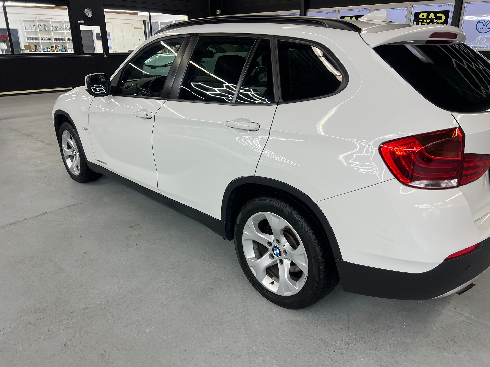 BMW X1 sDrive 20d "mit Garantie möglich"-image-8