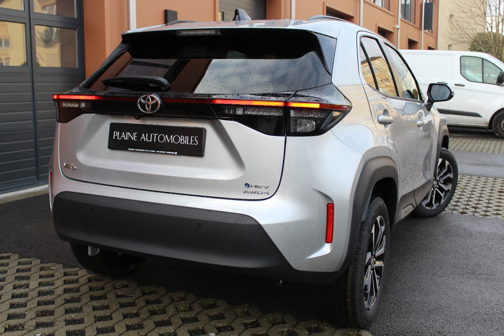 TOYOTA Yaris Cross 1.5 Trend AWDi e-CVT 4x4 - "Garantie 15 ans * Caméra * Tempomat Adapt. * Clim Auto"-image-4