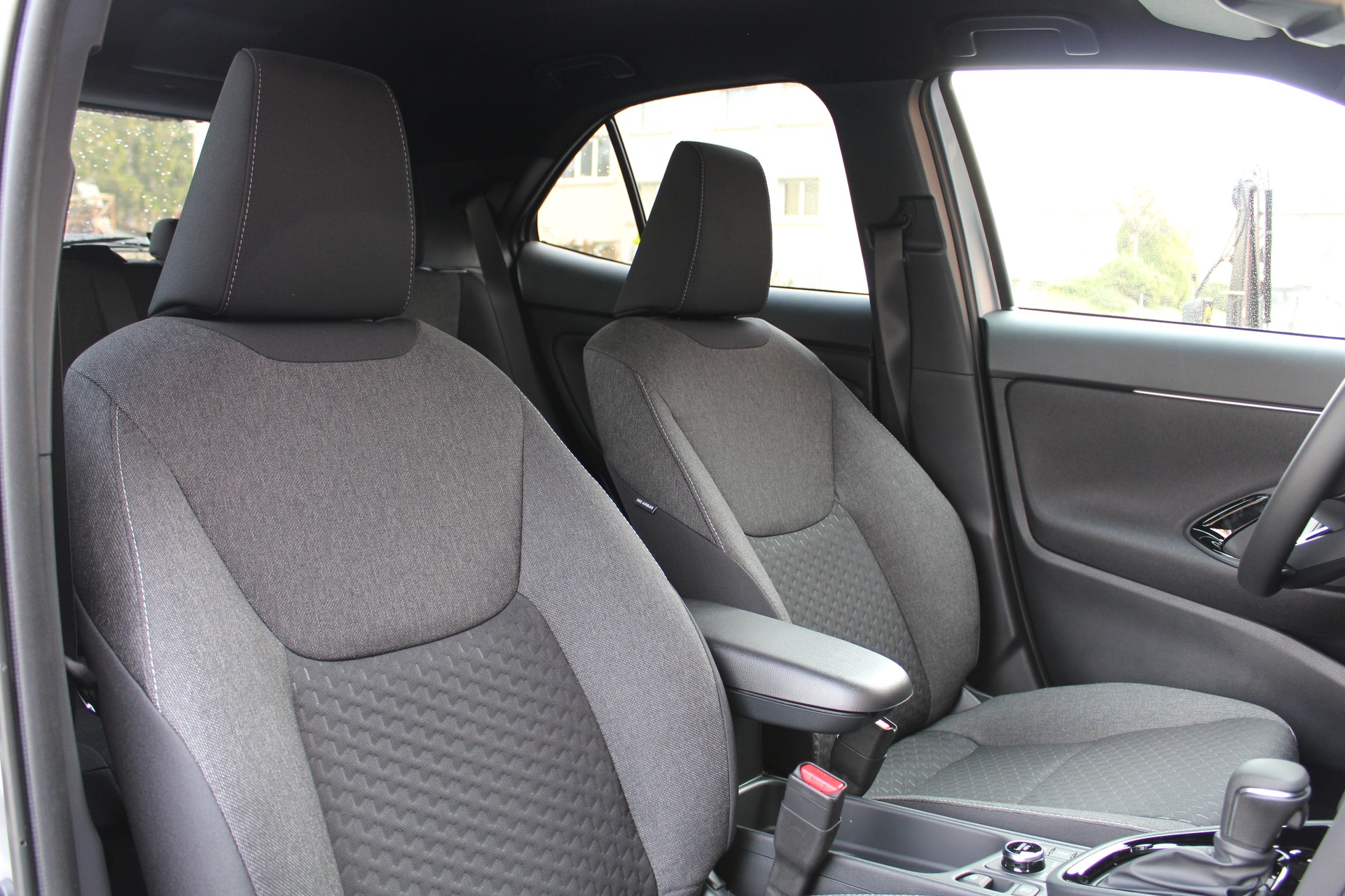 TOYOTA Yaris Cross 1.5 Trend AWDi e-CVT 4x4 - "Garantie 15 ans * Caméra * Tempomat Adapt. * Clim Auto"-image-17