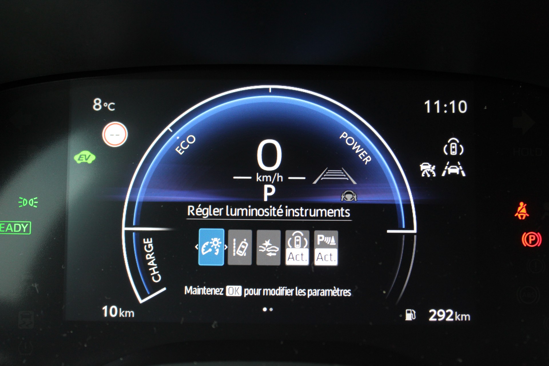 TOYOTA Yaris Cross 1.5 Trend AWDi e-CVT 4x4 - "Garantie 15 ans * Caméra * Tempomat Adapt. * Clim Auto"-image-10