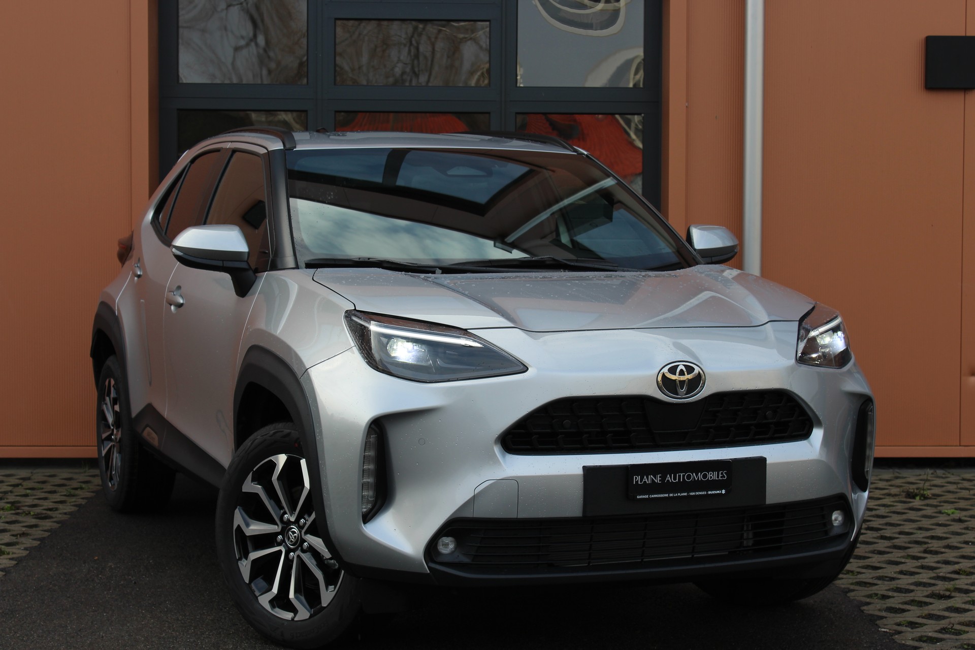 TOYOTA Yaris Cross 1.5 Trend AWDi e-CVT 4x4 - "Garantie 15 ans * Caméra * Tempomat Adapt. * Clim Auto"-image-0