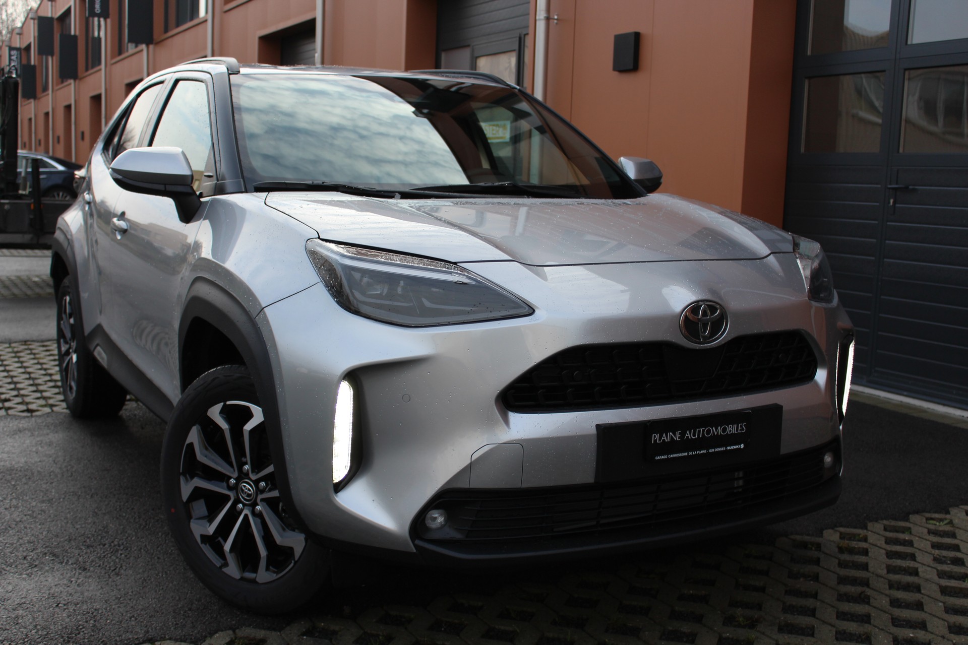 TOYOTA Yaris Cross 1.5 Trend AWDi e-CVT 4x4 - "Garantie 15 ans * Caméra * Tempomat Adapt. * Clim Auto"-image-2