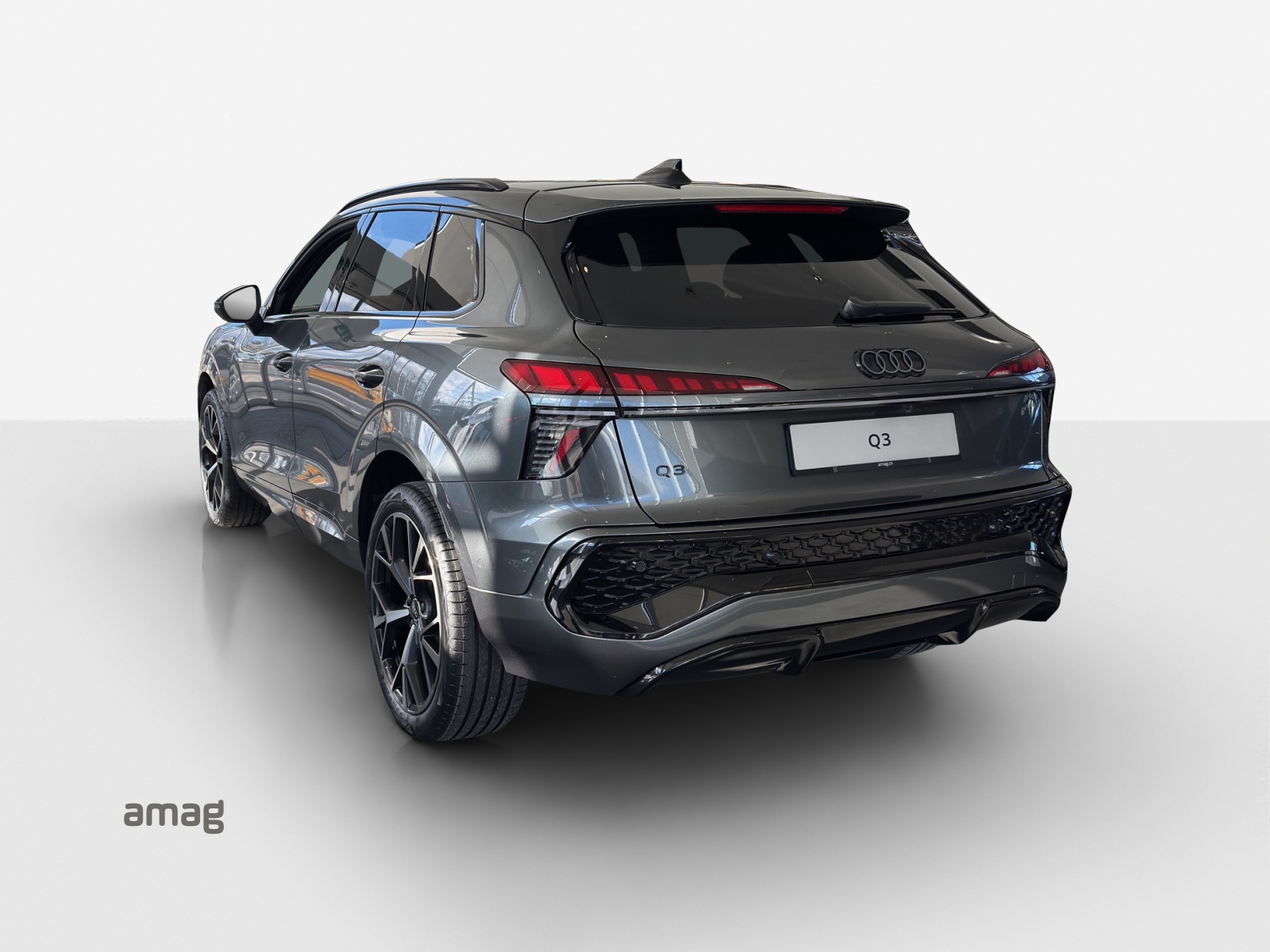 AUDI Q3 SUV 110 kW TFSI S tronic-image-2