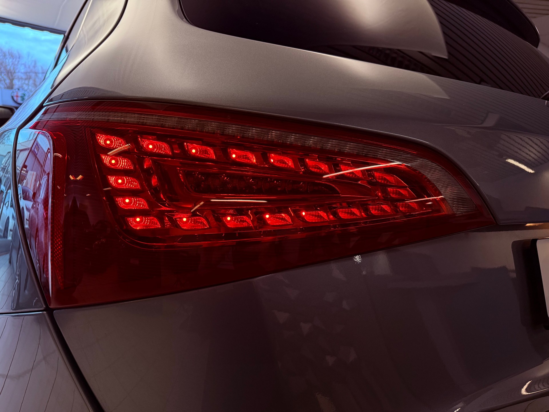 AUDI Q5 2.0 TDI S-Line Quattro S-tronic-image-18