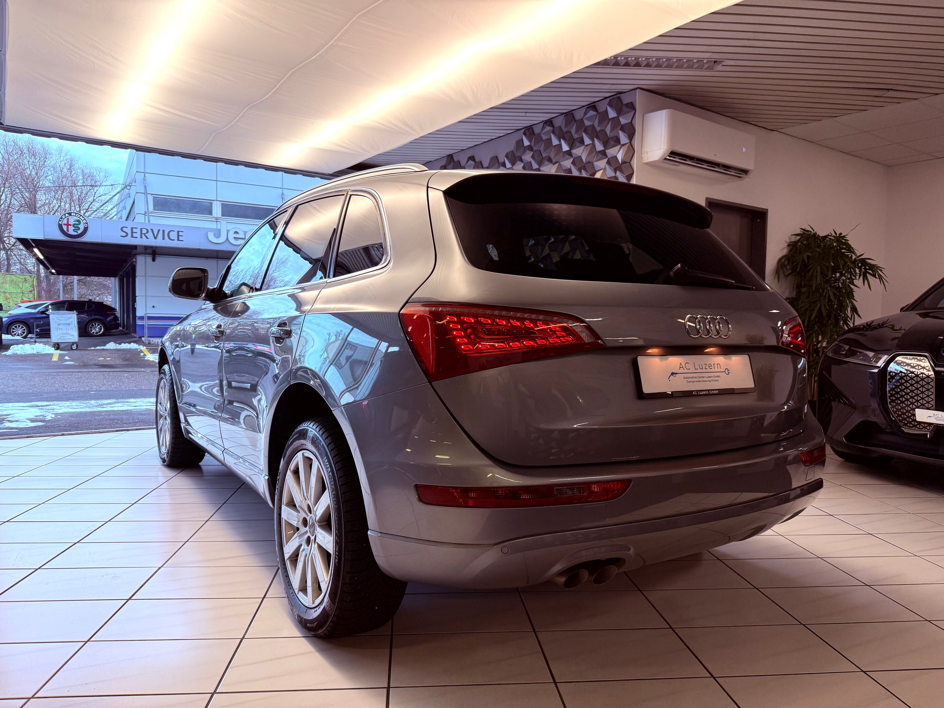 AUDI Q5 2.0 TDI S-Line Quattro S-tronic-image-1