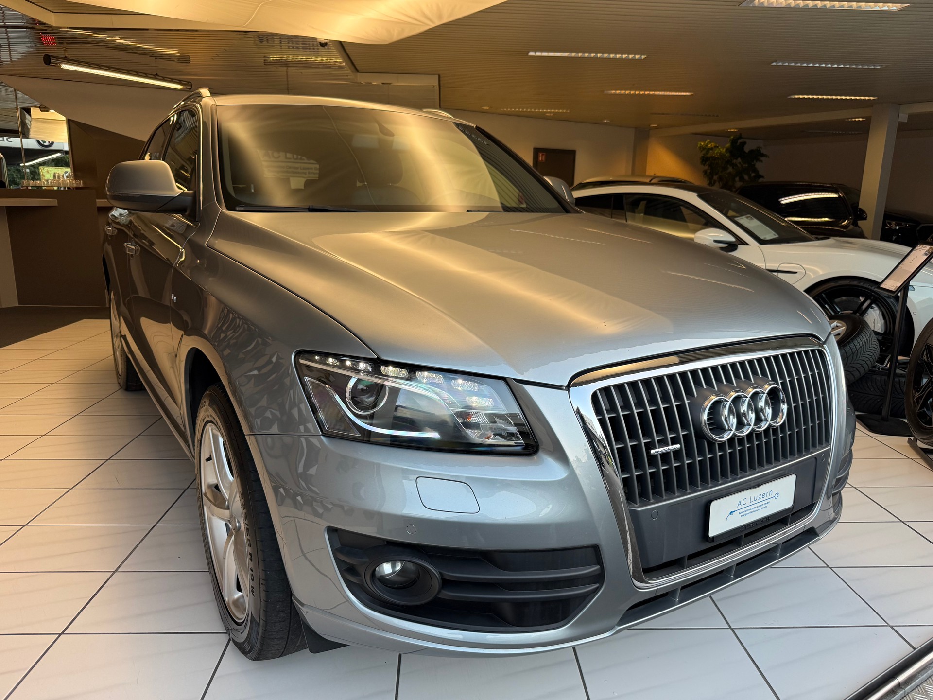 AUDI Q5 2.0 TDI S-Line Quattro S-tronic-image-3