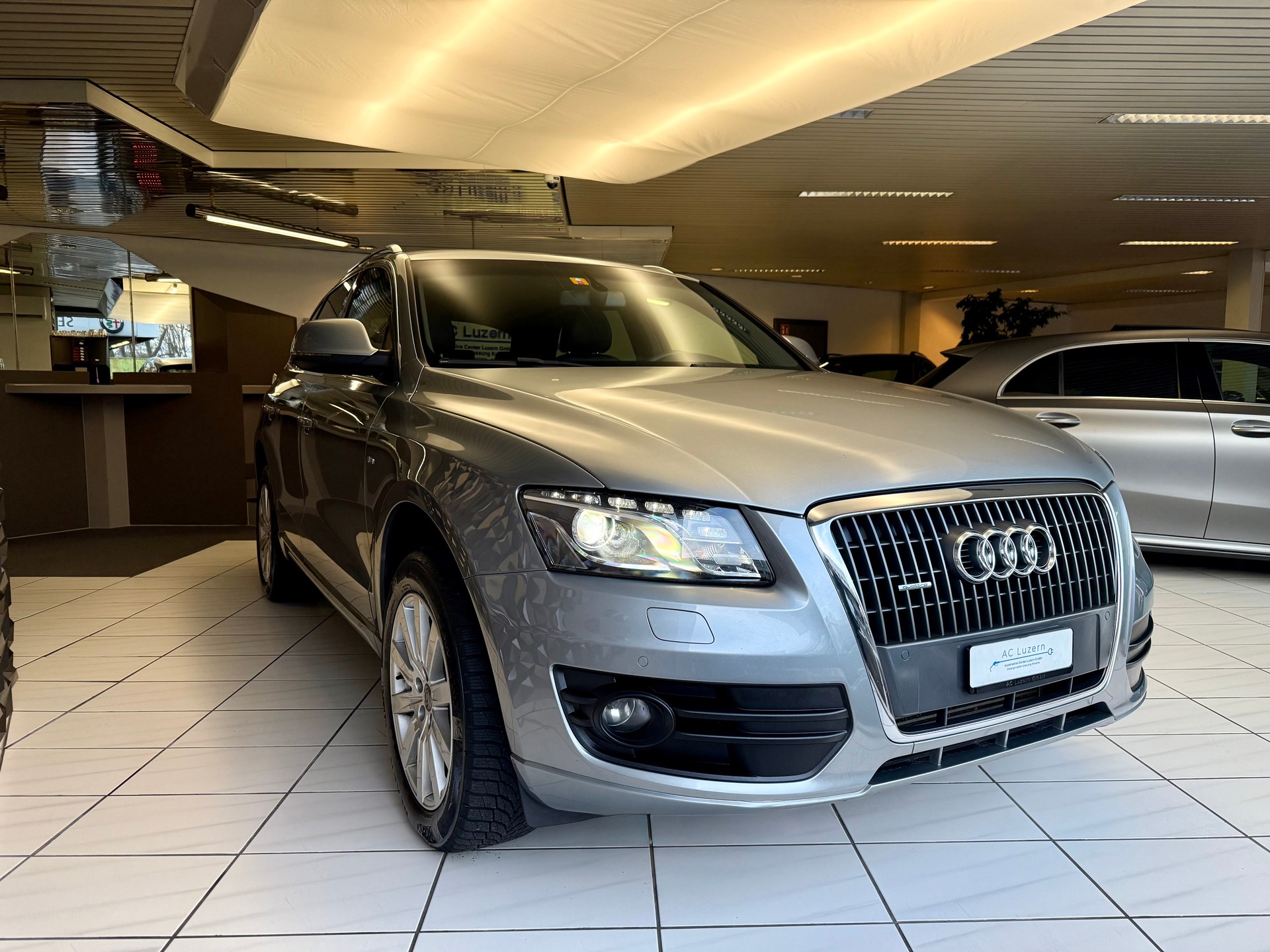 AUDI Q5 2.0 TDI S-Line Quattro S-tronic-image-3
