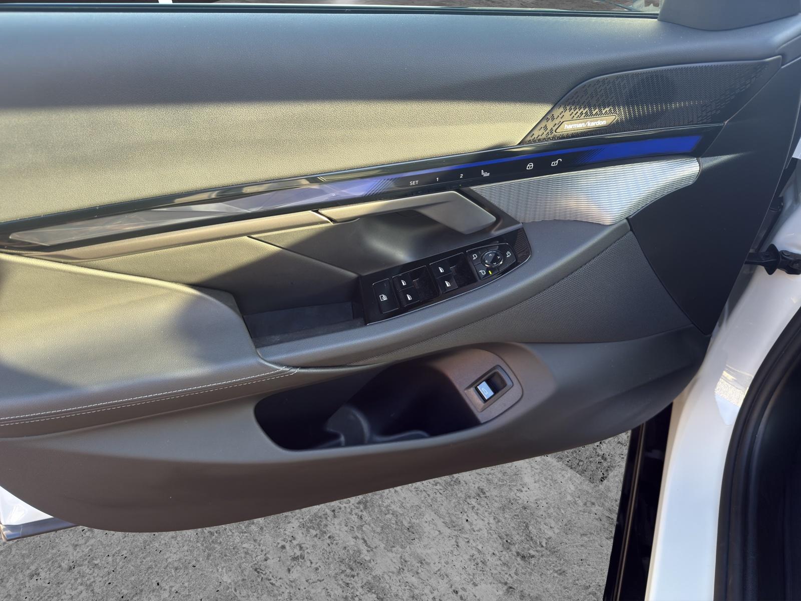 BMW 520d xDrive Touring-image-12