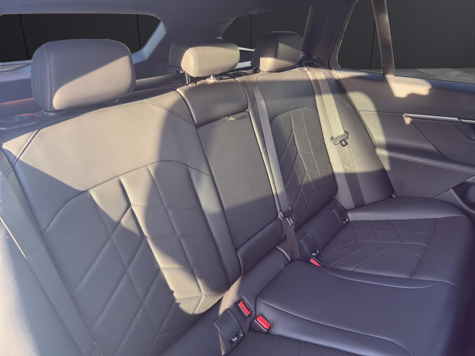BMW 520d xDrive Touring-image-11
