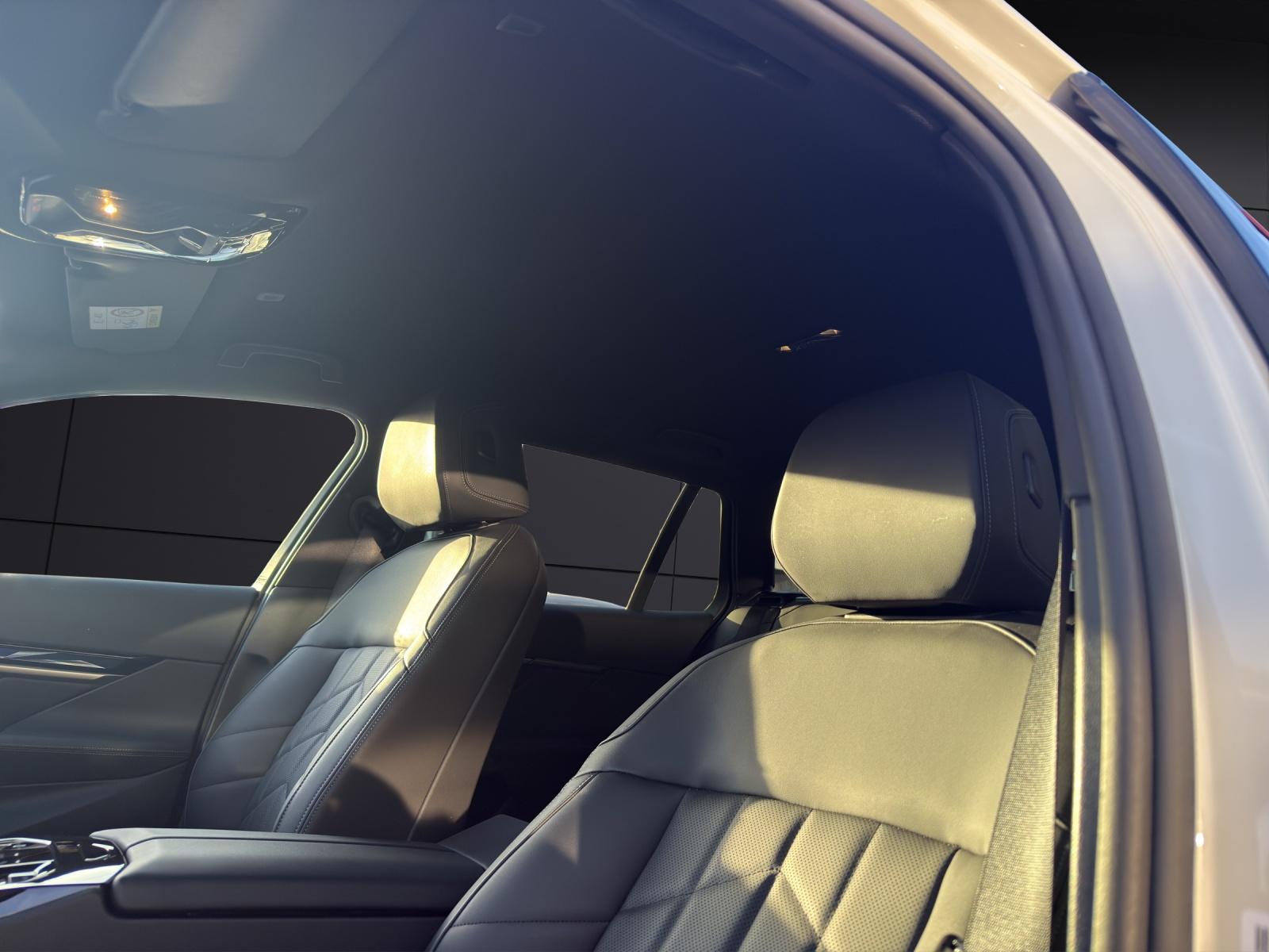 BMW 520d xDrive Touring-image-13