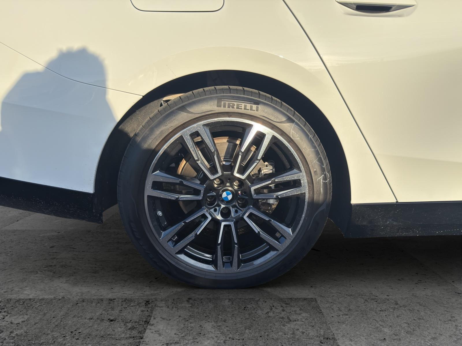 BMW 520d xDrive Touring-image-8