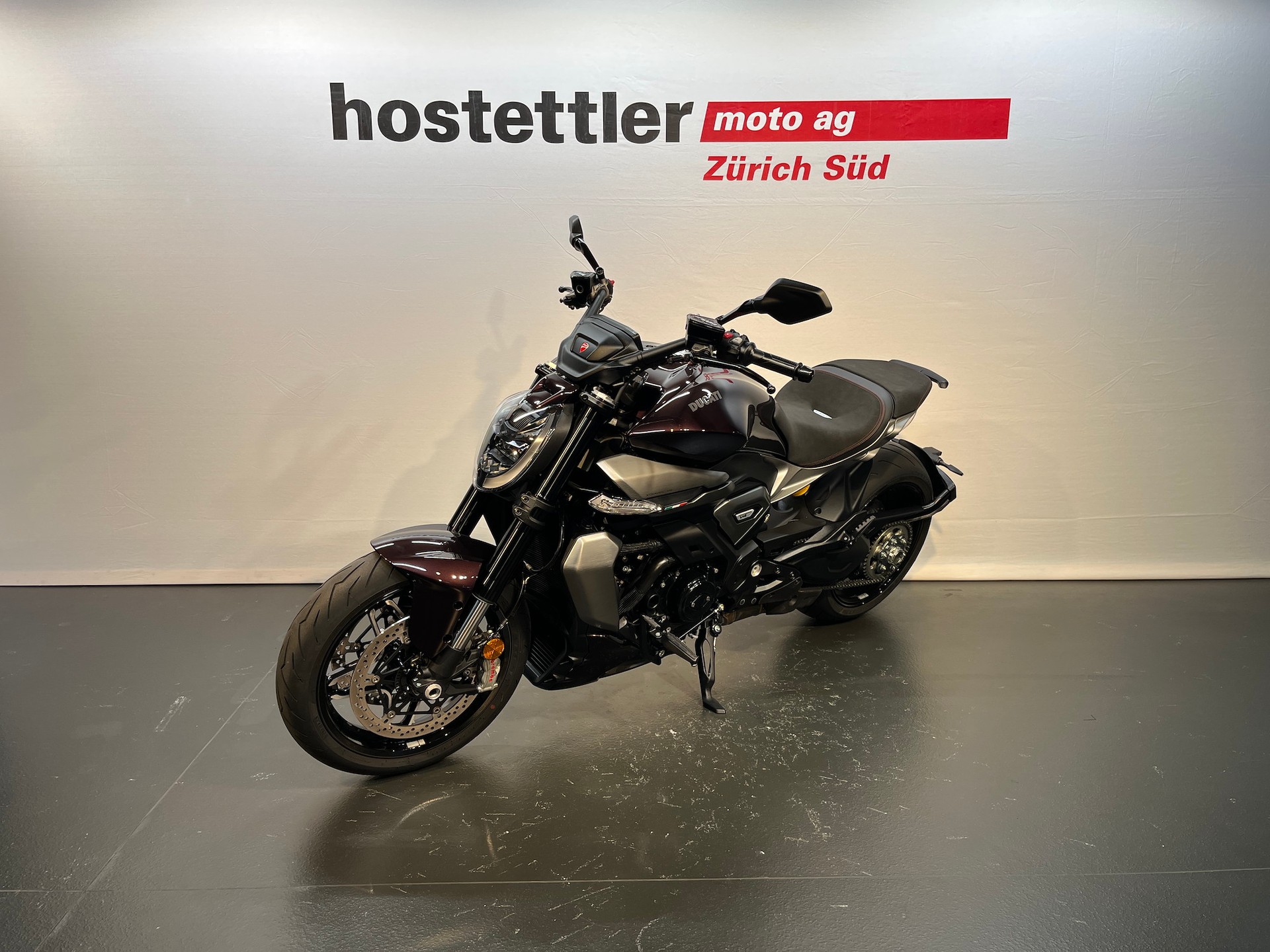 DUCATI X Diavel V4-showroom-element-1