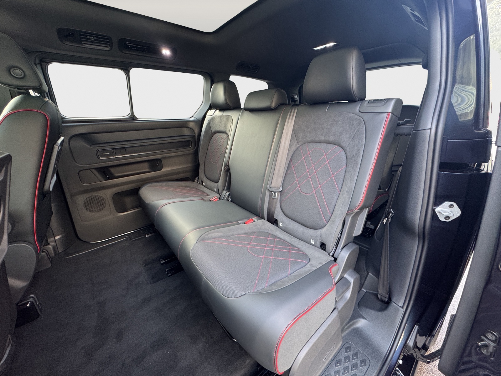 VW ID.Buzz LWB GTX 4 Motion-image-12