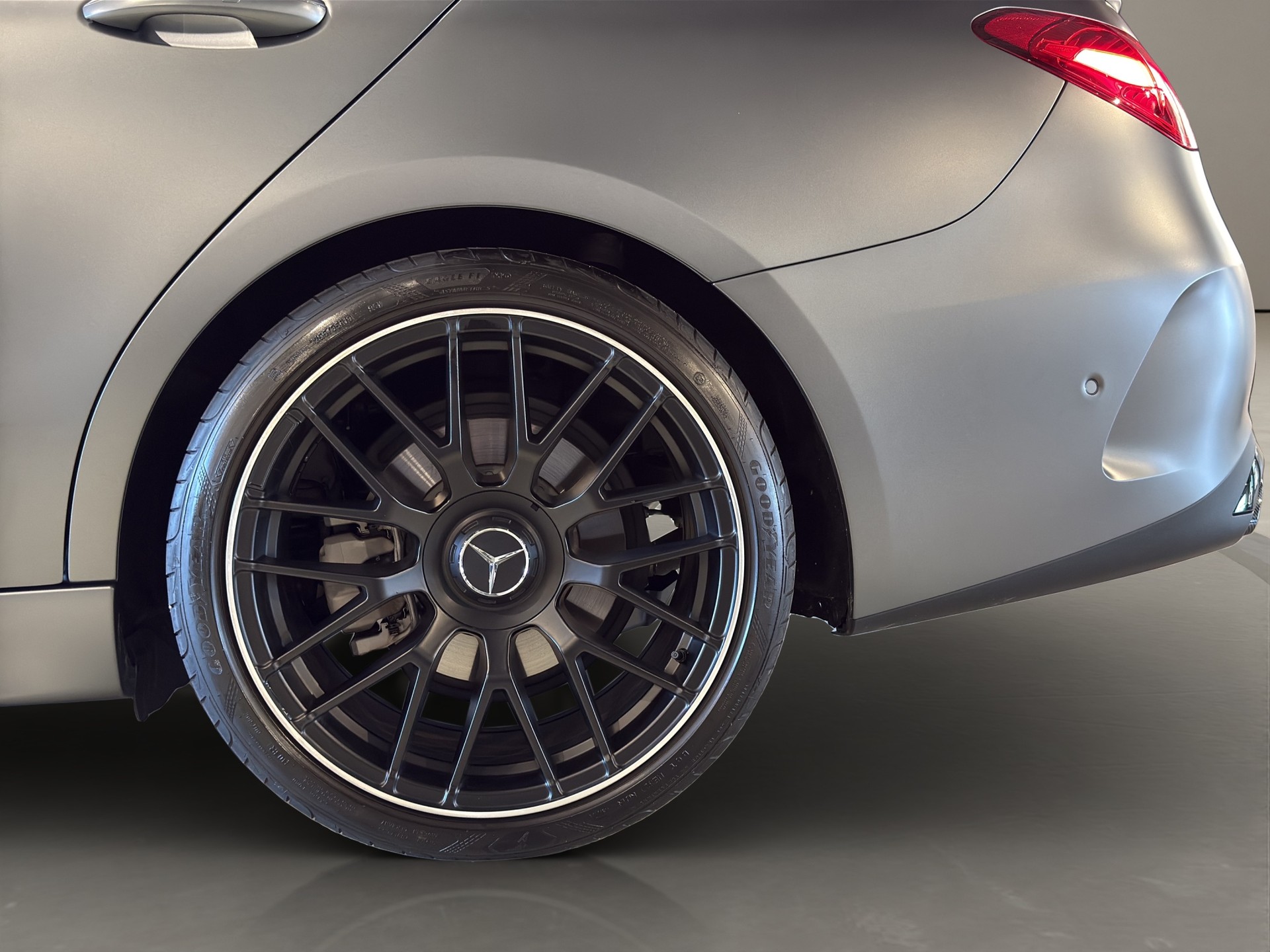 MERCEDES-BENZ C 300 4Matic AMG Line-image-20