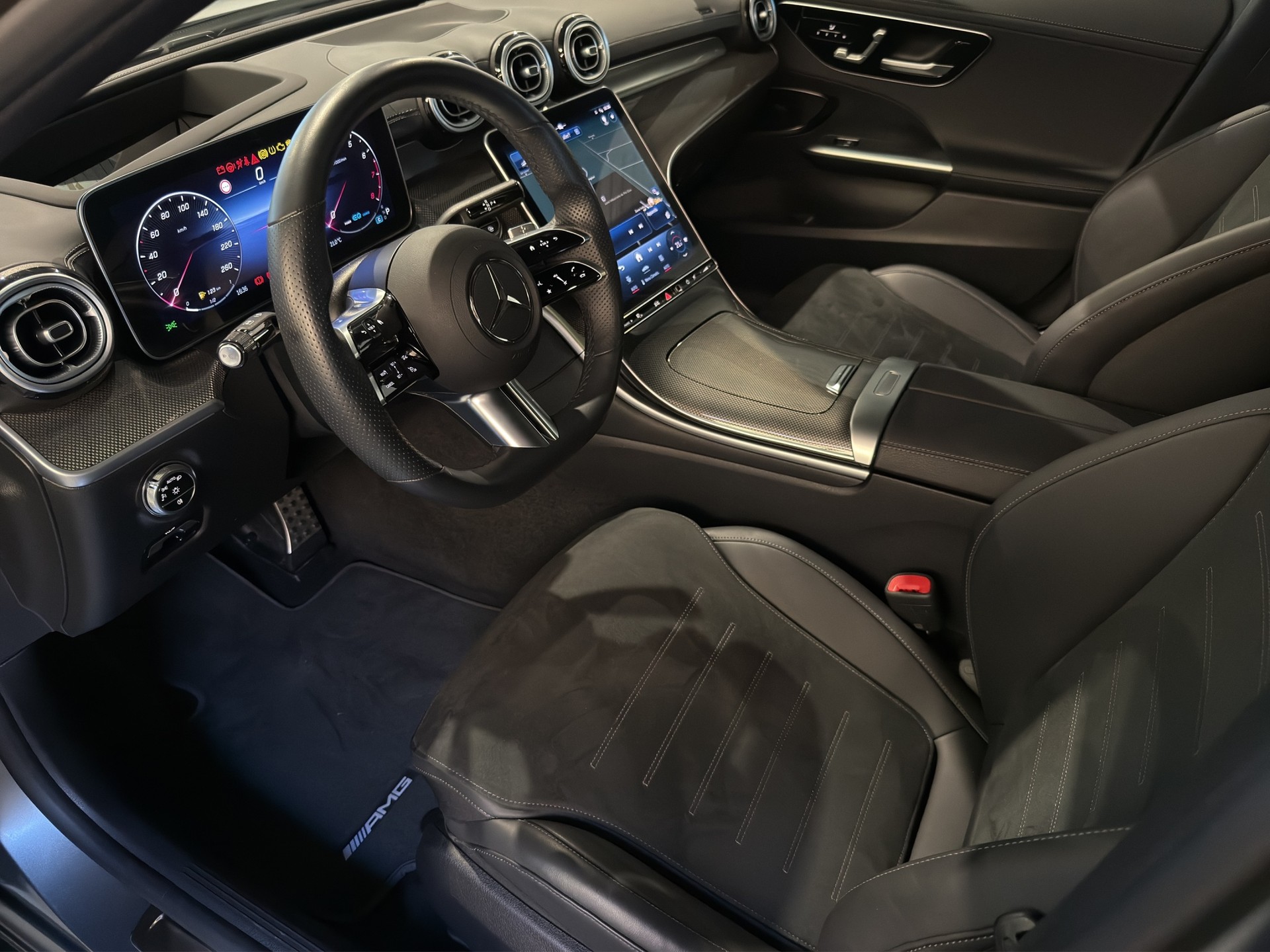 MERCEDES-BENZ C 300 4Matic AMG Line-image-10