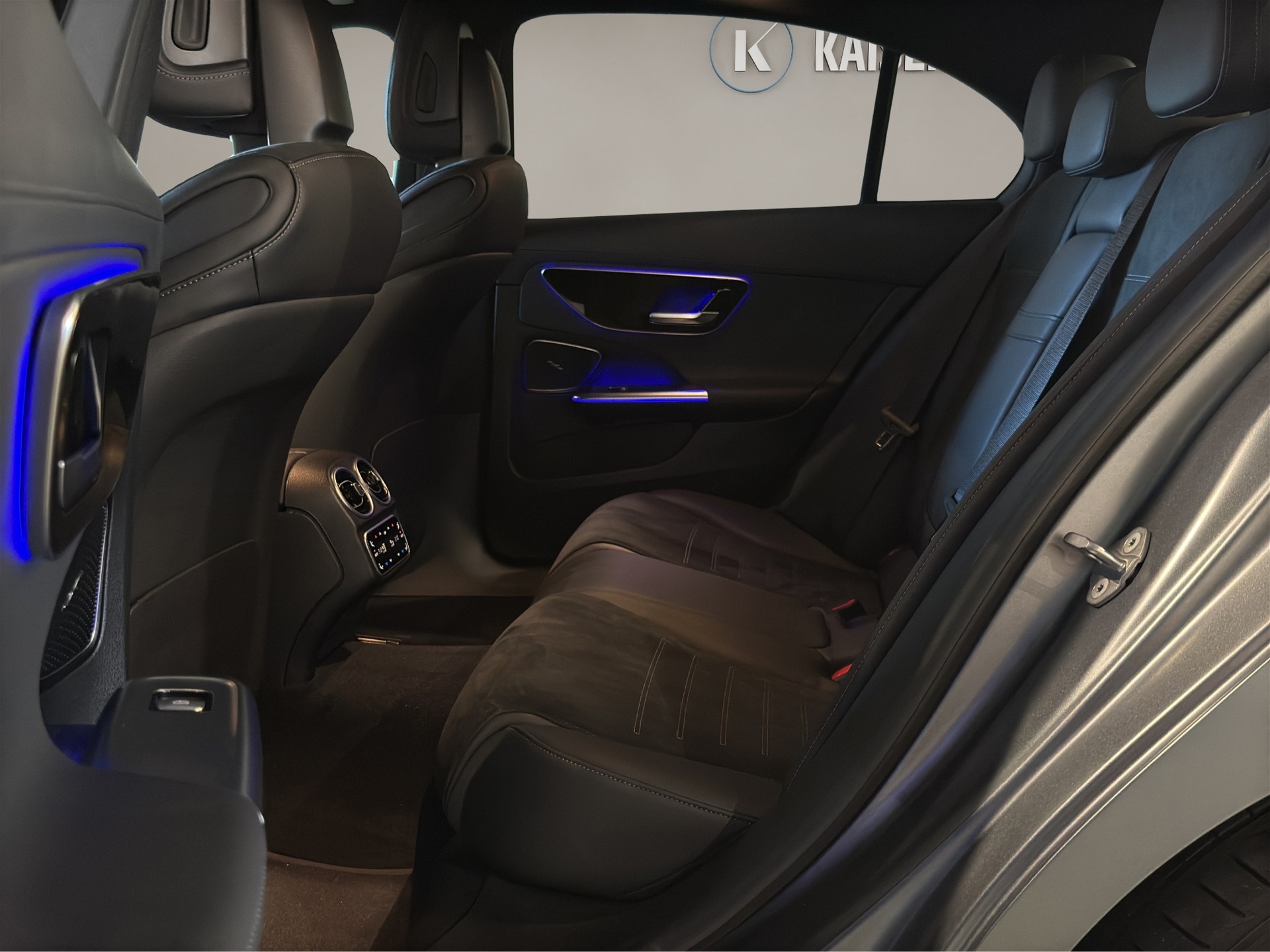 MERCEDES-BENZ C 300 4Matic AMG Line-image-19