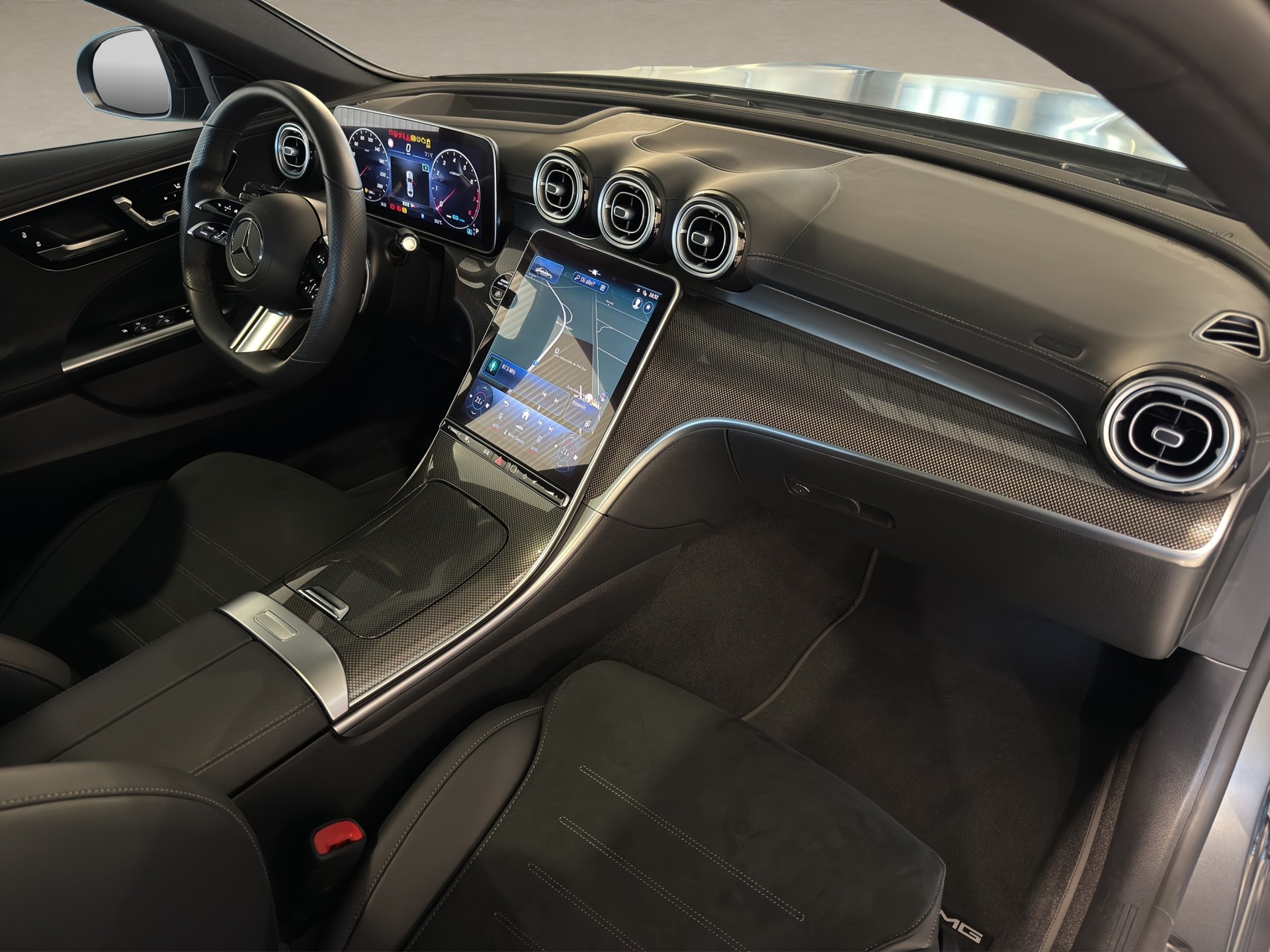 MERCEDES-BENZ C 300 4Matic AMG Line-image-25