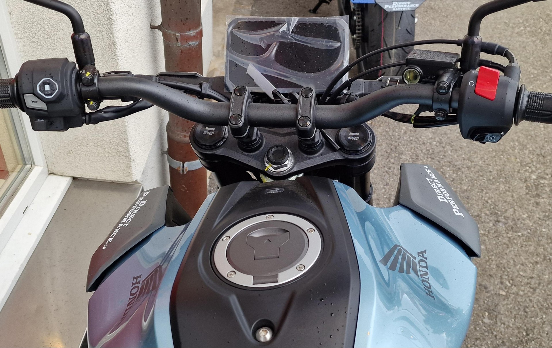 HONDA CB 125 R - 2026-showroom-element-1