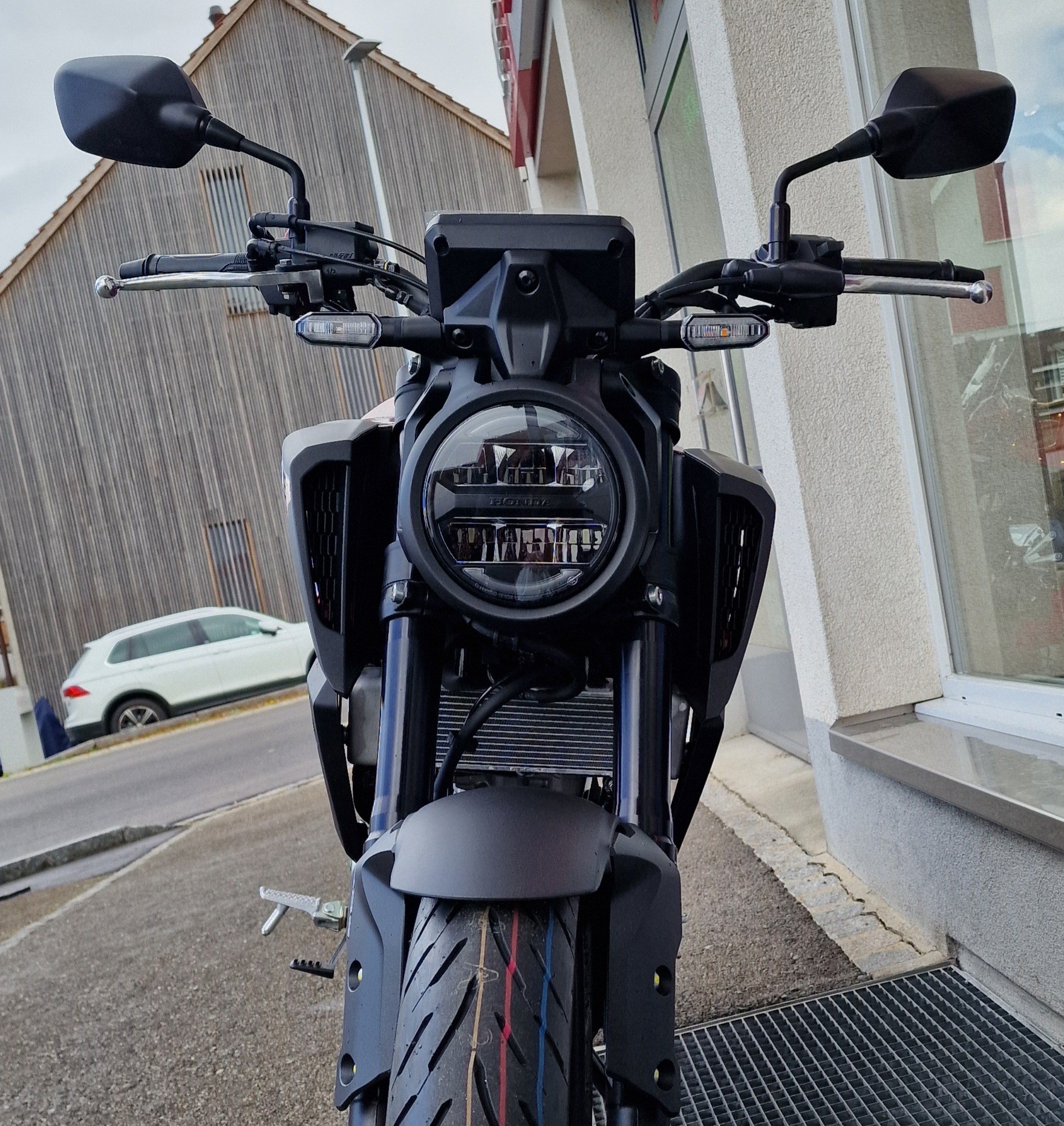HONDA CB 125 R - 2026-showroom-element-2