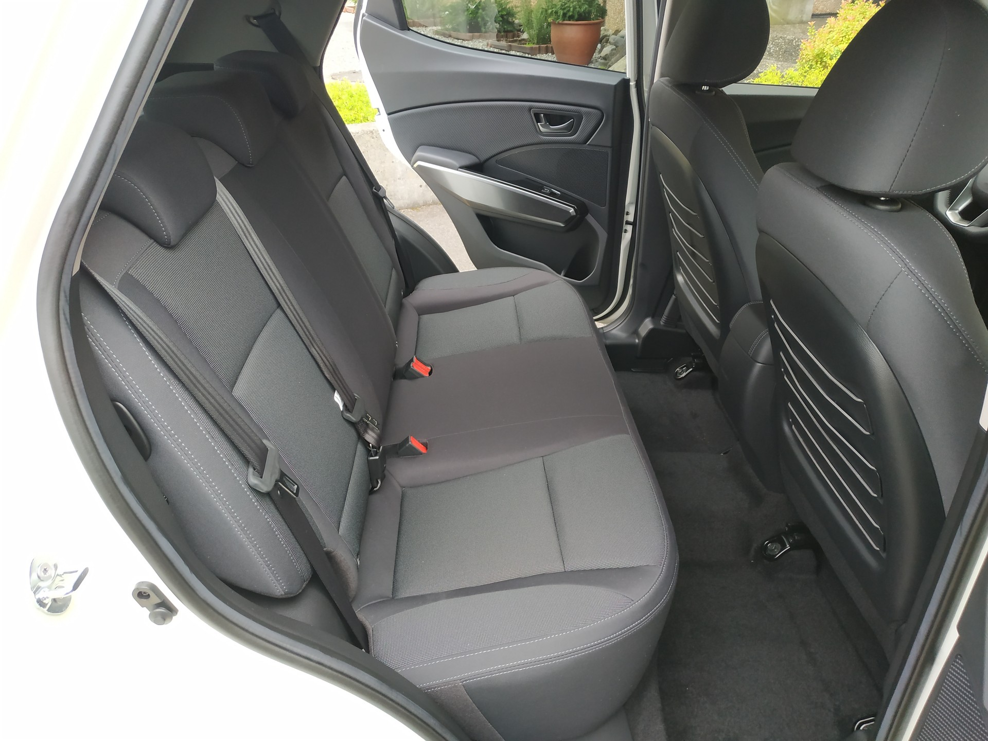 KGM-SsangYong Tivoli 1.5 T GDI Steel 4WD Automat-image-19