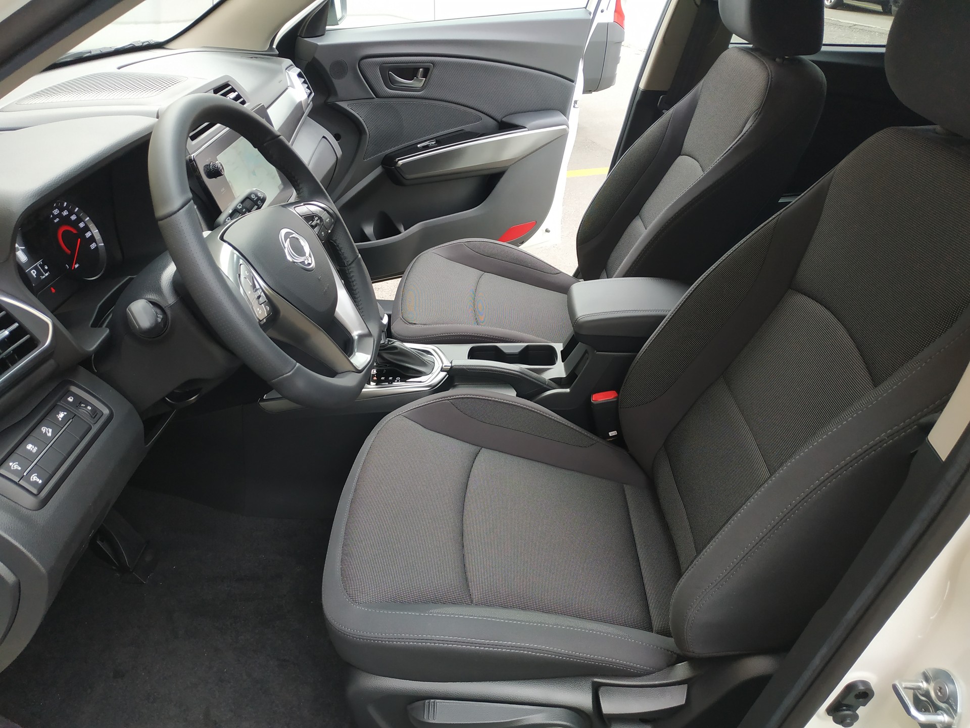 KGM-SsangYong Tivoli 1.5 T GDI Steel 4WD Automat-image-13