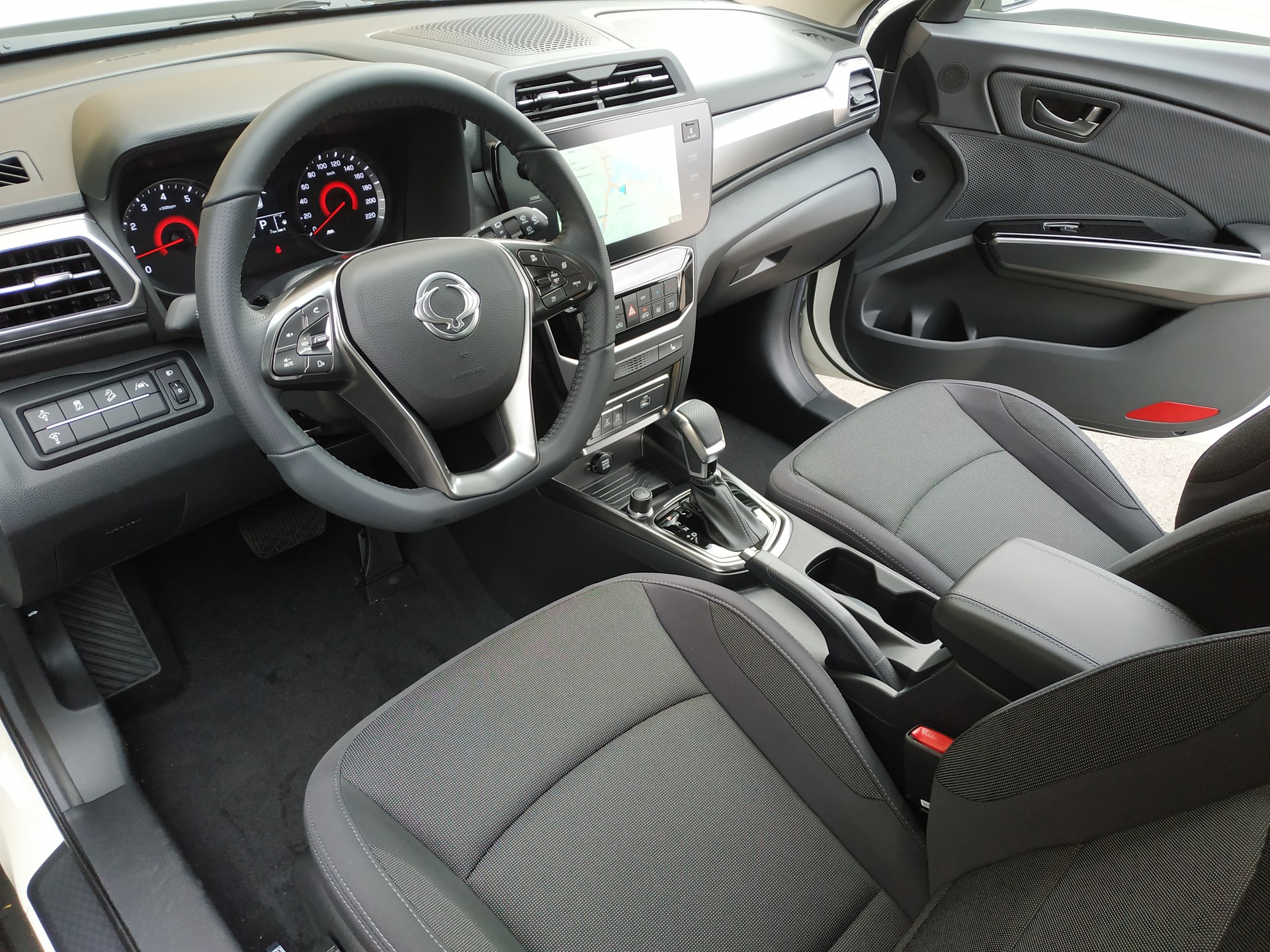 KGM-SsangYong Tivoli 1.5 T GDI Steel 4WD Automat-image-9
