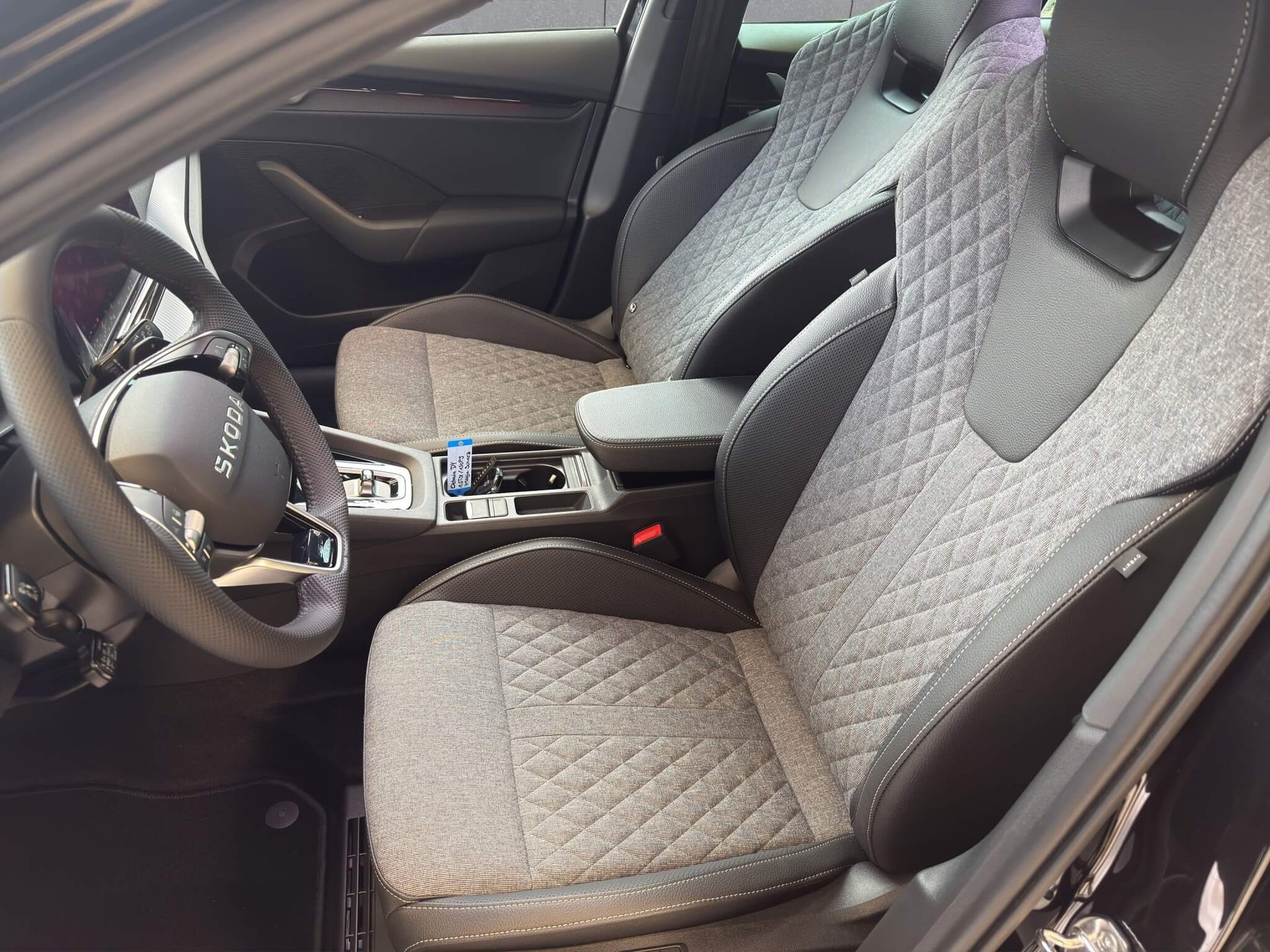 SKODA Octavia Combi 1.5 TSI mHEV DSG Dynamic-image-6