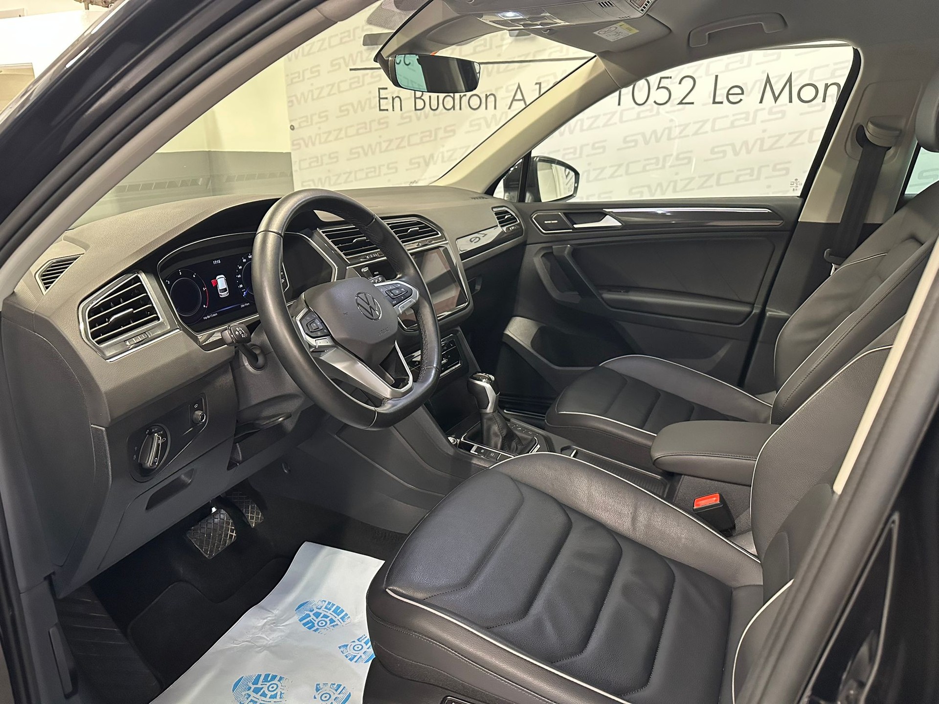 VW Tiguan 2.0 TDI SCR Elegance 4Motion DSG-image-4