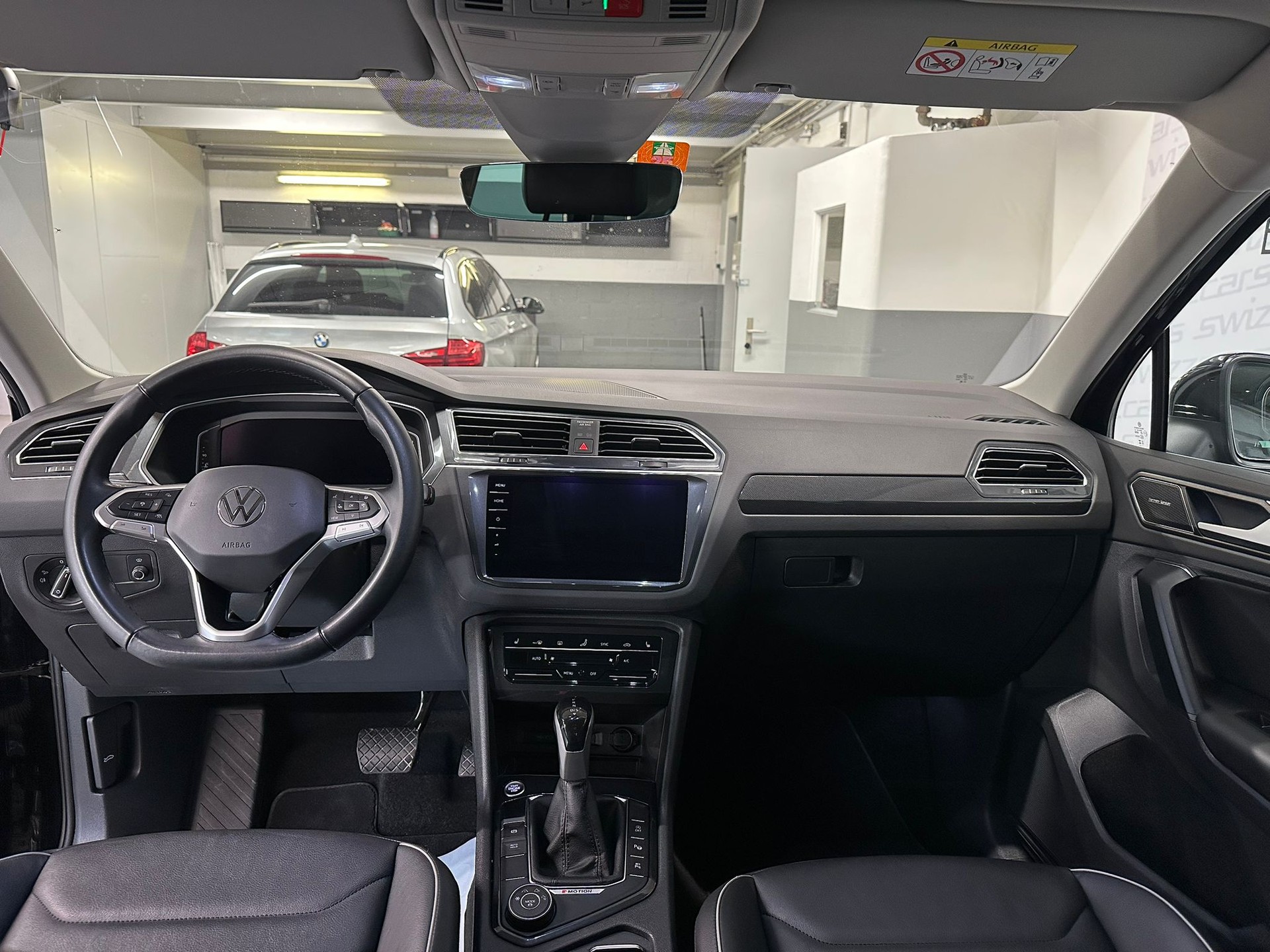 VW Tiguan 2.0 TDI SCR Elegance 4Motion DSG-image-6