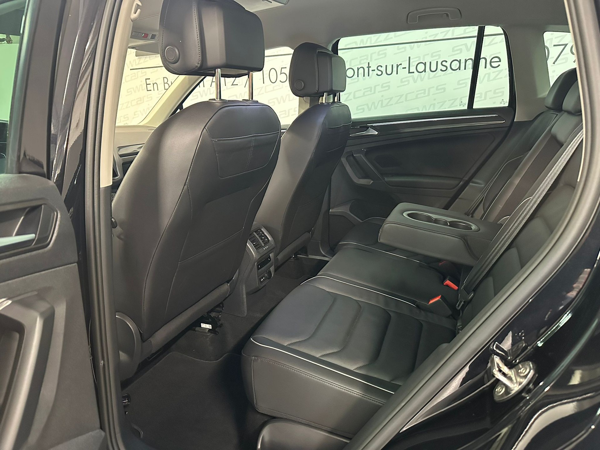 VW Tiguan 2.0 TDI SCR Elegance 4Motion DSG-image-5