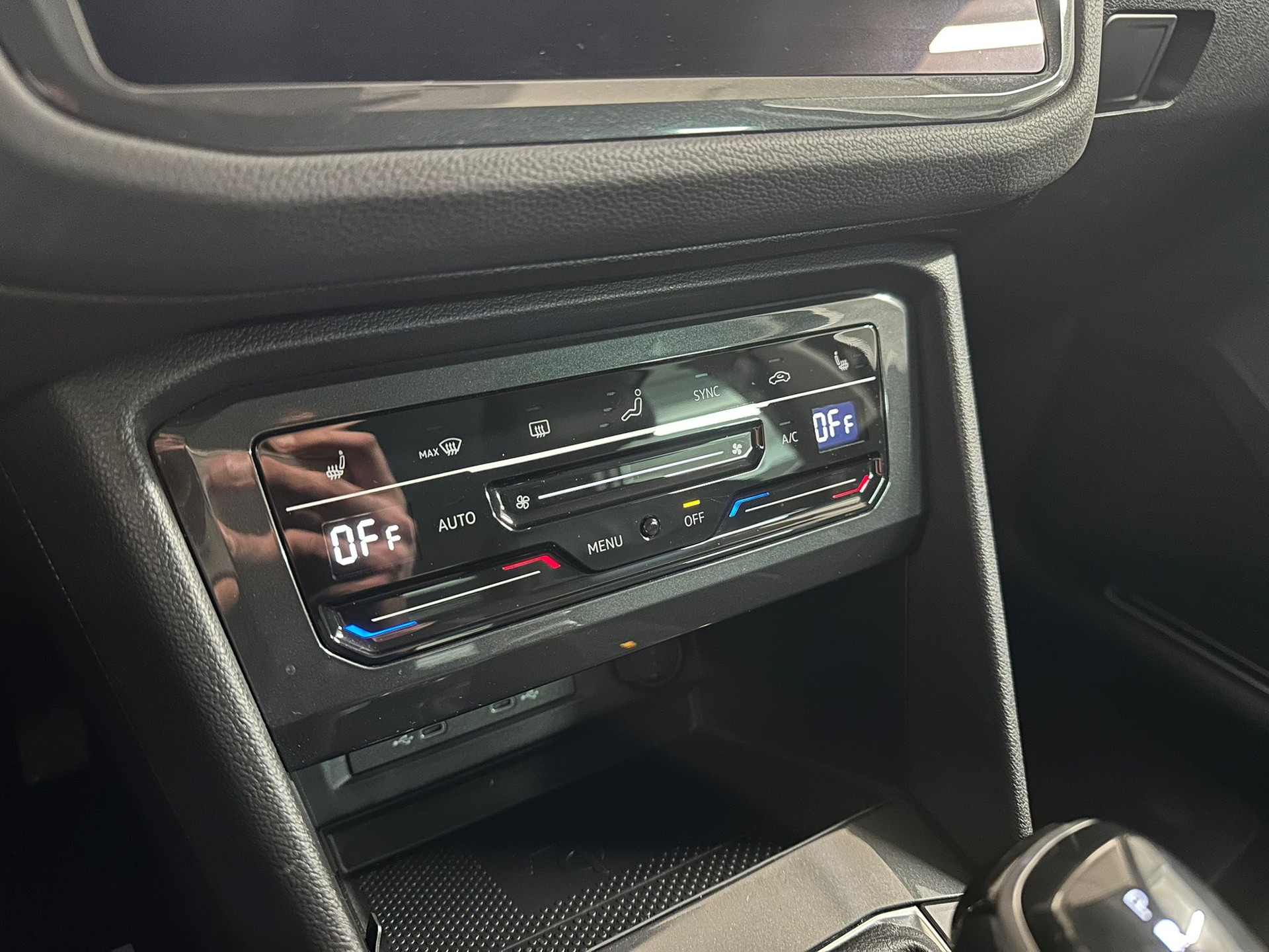 VW Tiguan 2.0 TDI SCR Elegance 4Motion DSG-image-11