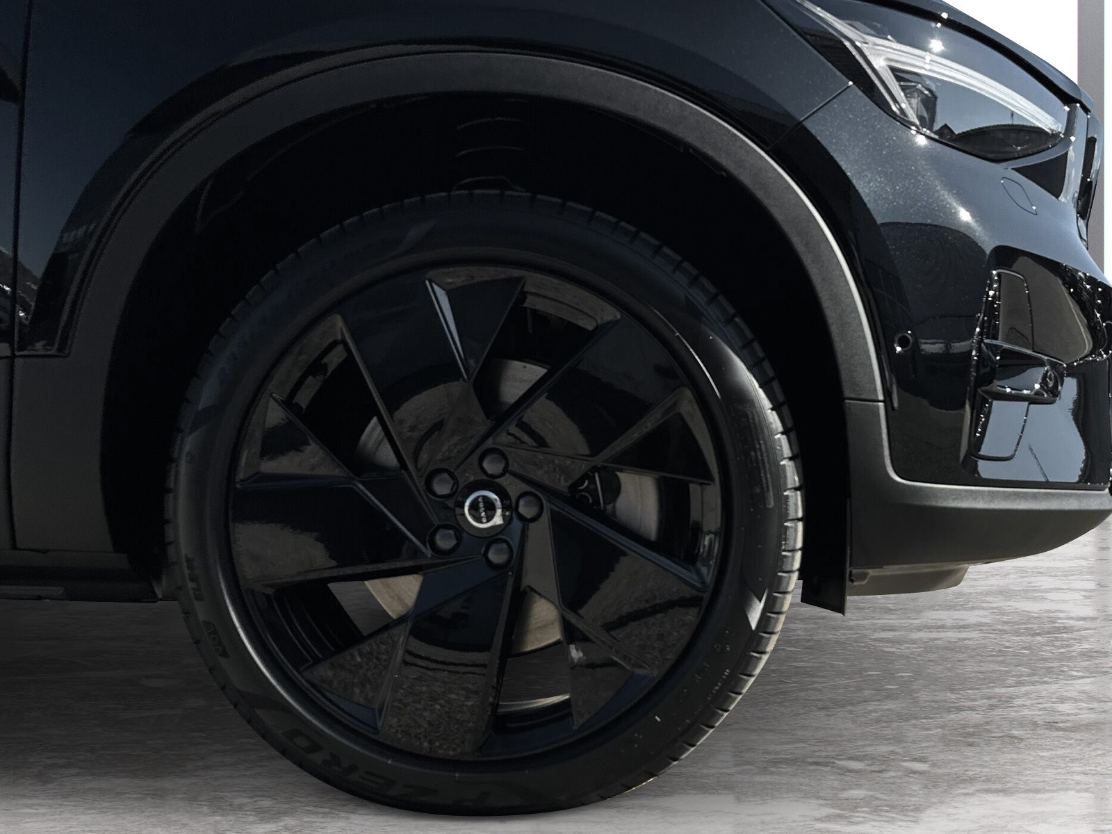 VOLVO EX40 Twin Black Edition AWD-image-6