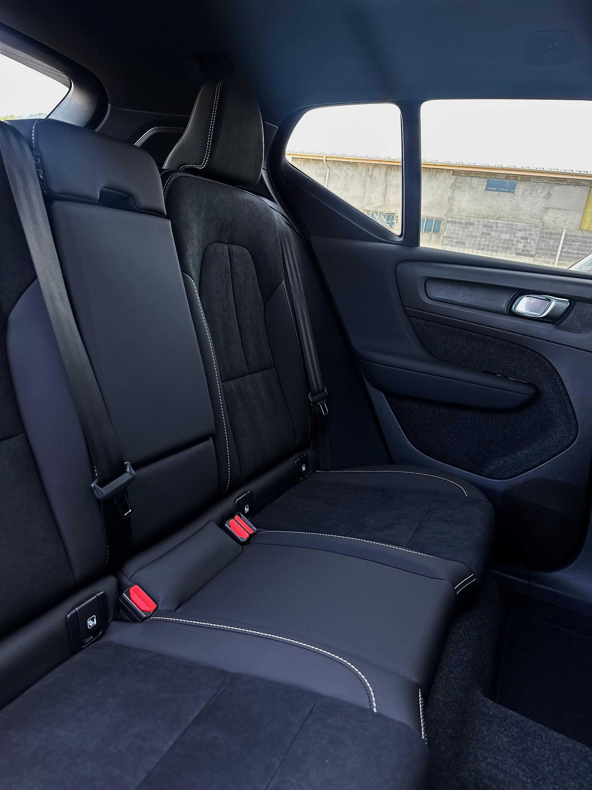VOLVO EX40 Twin Black Edition AWD-image-14