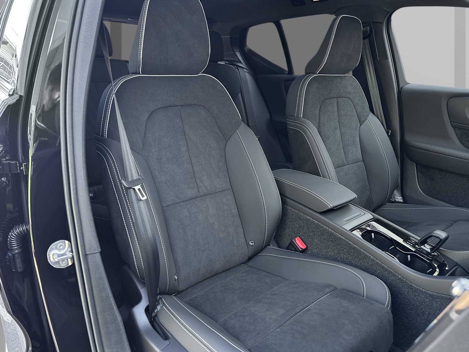 VOLVO EX40 Twin Black Edition AWD-image-9