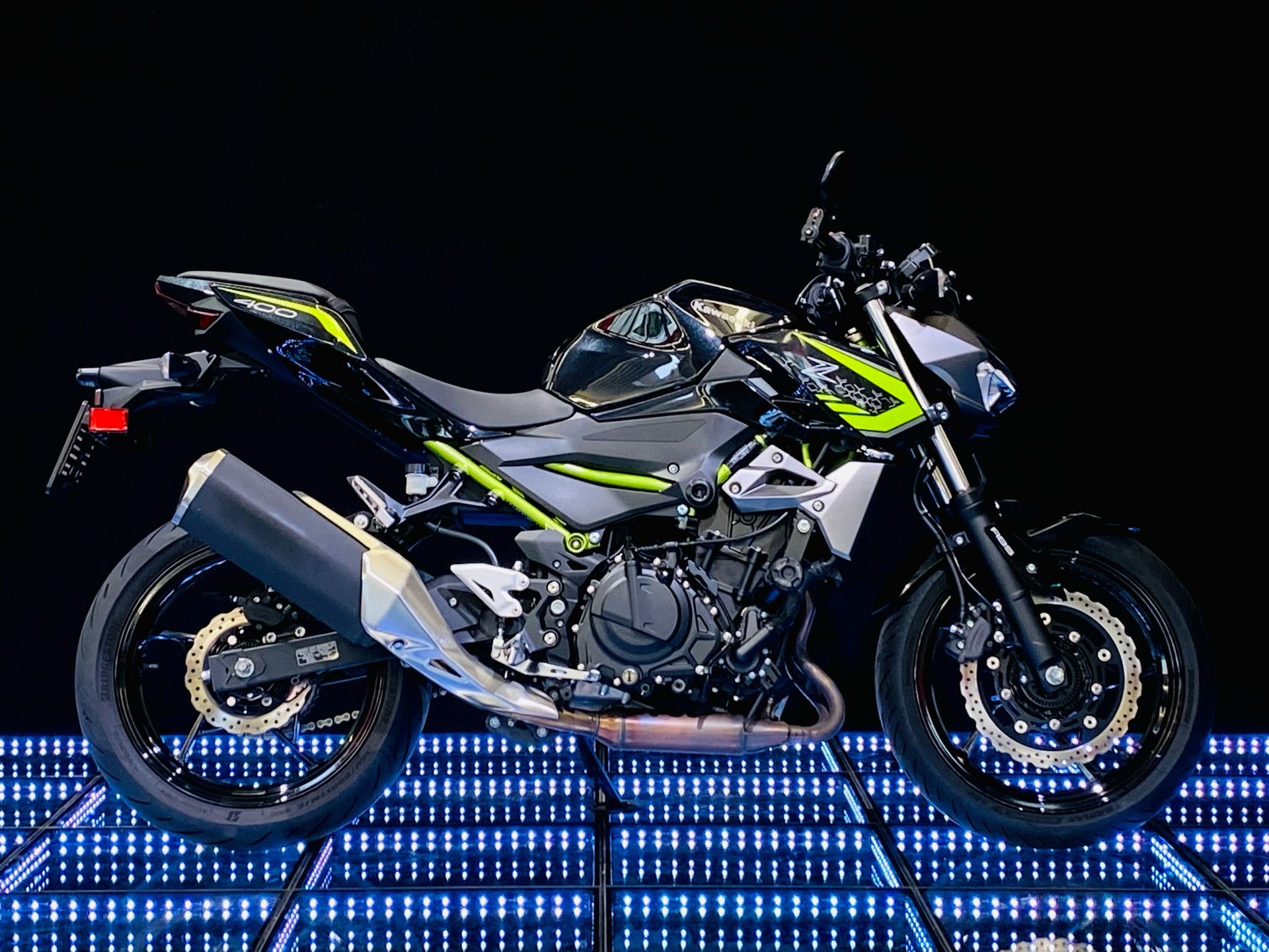 KAWASAKI Z 400 ABS-showroom-element-2