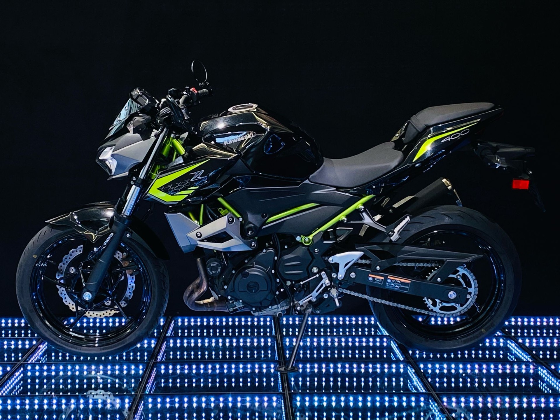 KAWASAKI Z 400 ABS-showroom-element-3