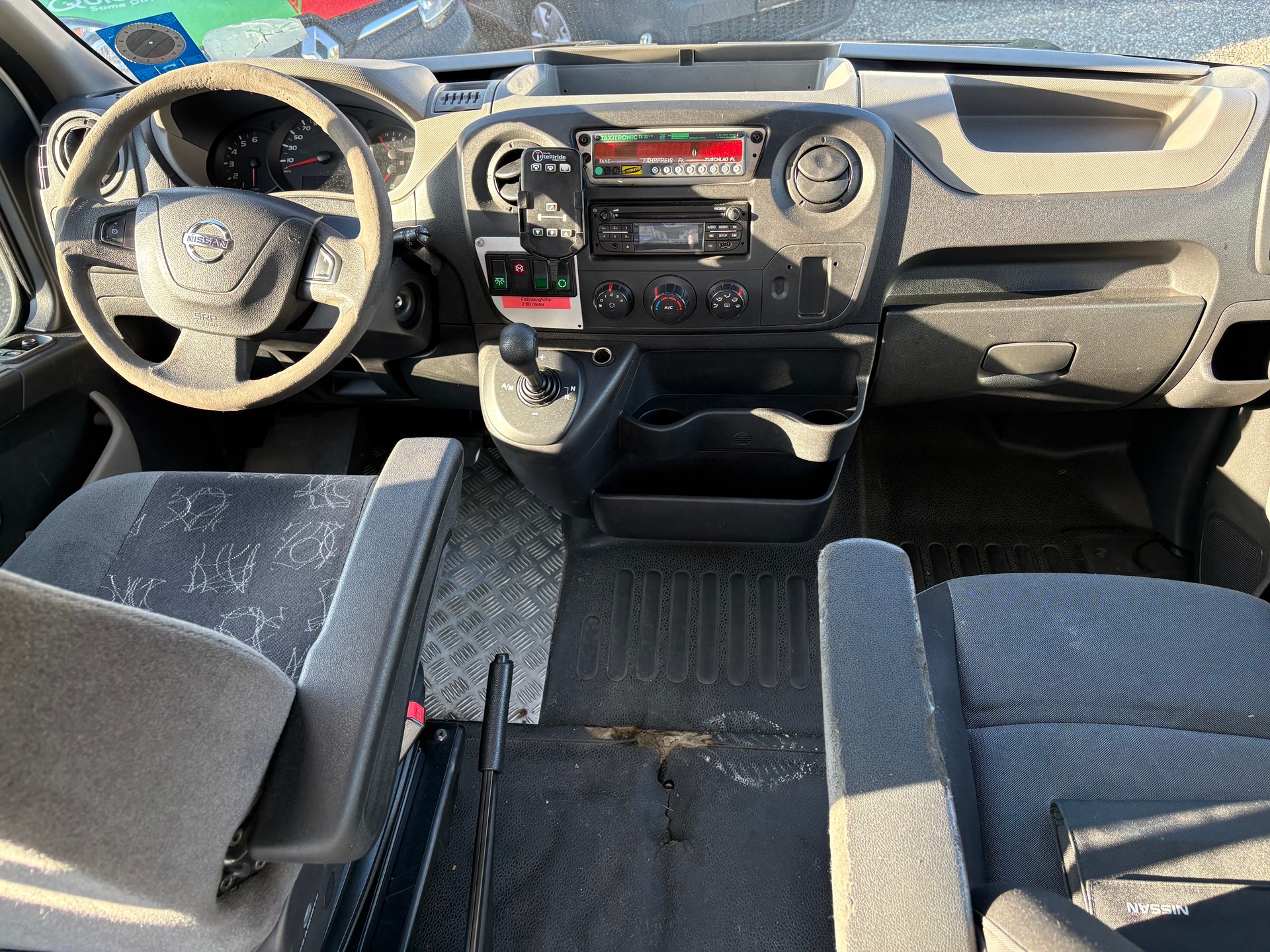 NISSAN NV400 F35.17 L2H2 FWD Comfort 4 Plätze für Rollstühle bewilligt-image-8