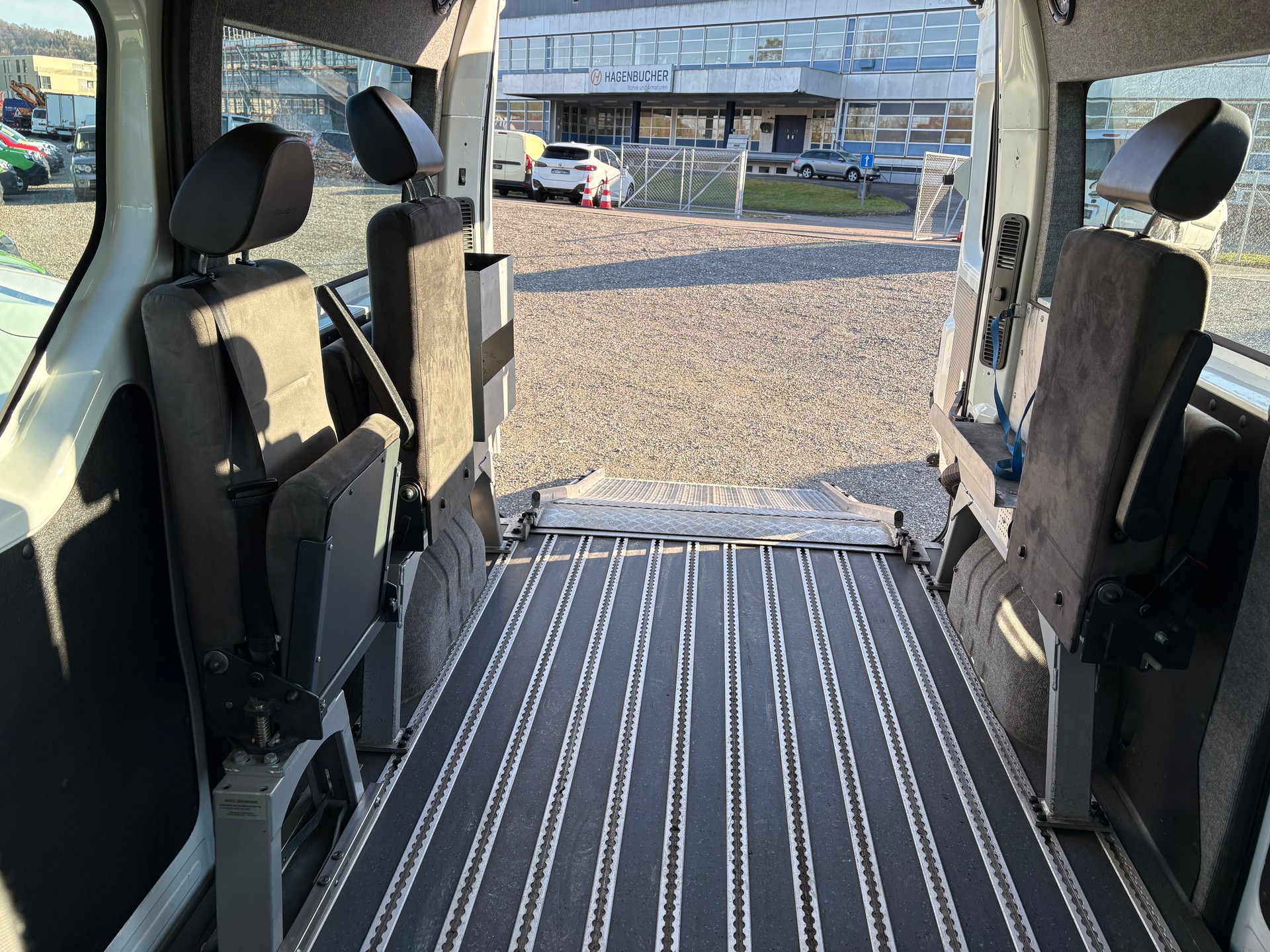 NISSAN NV400 F35.17 L2H2 FWD Comfort 4 Plätze für Rollstühle bewilligt-image-7