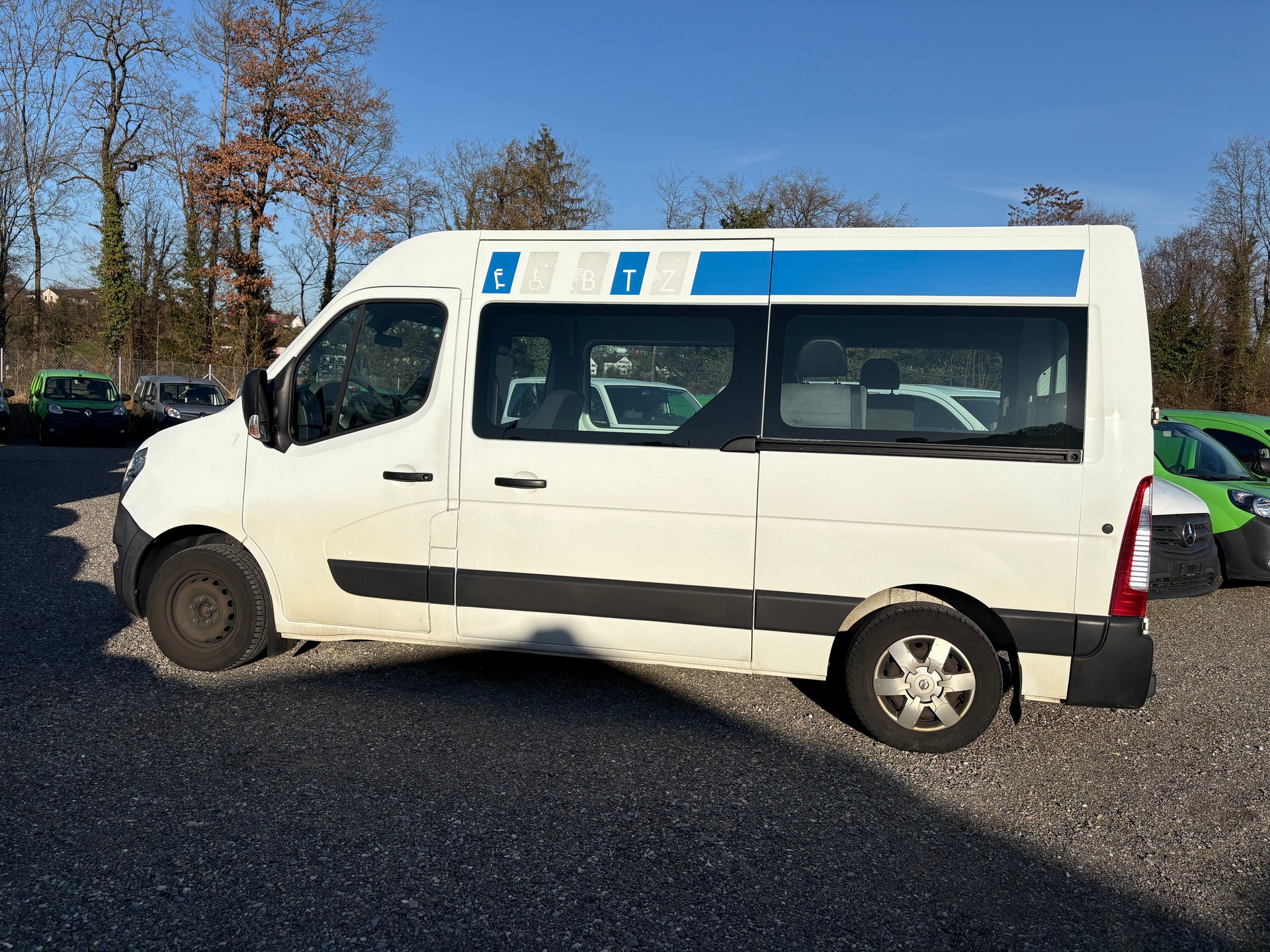 NISSAN NV400 F35.17 L2H2 FWD Comfort 4 Plätze für Rollstühle bewilligt-image-2