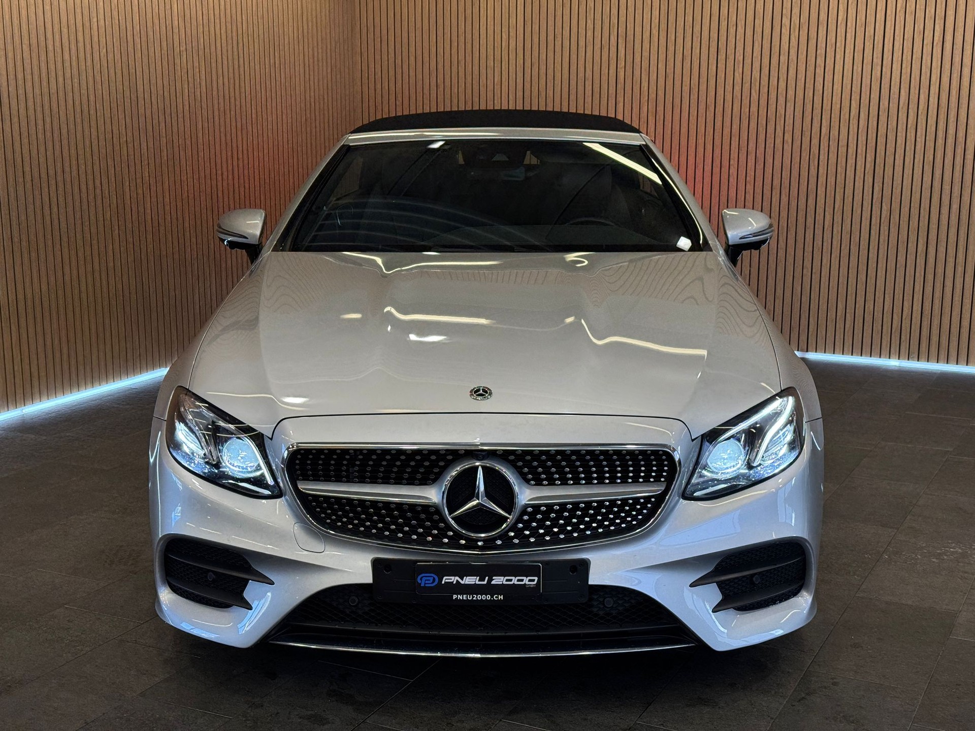 MERCEDES-BENZ E 220 d Cabriolet AMG Line 9G-Tronic-showroom-element-3