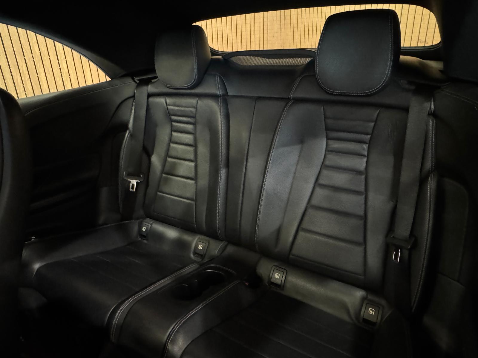 MERCEDES-BENZ E 220 d Cabriolet AMG Line 9G-Tronic-image-24