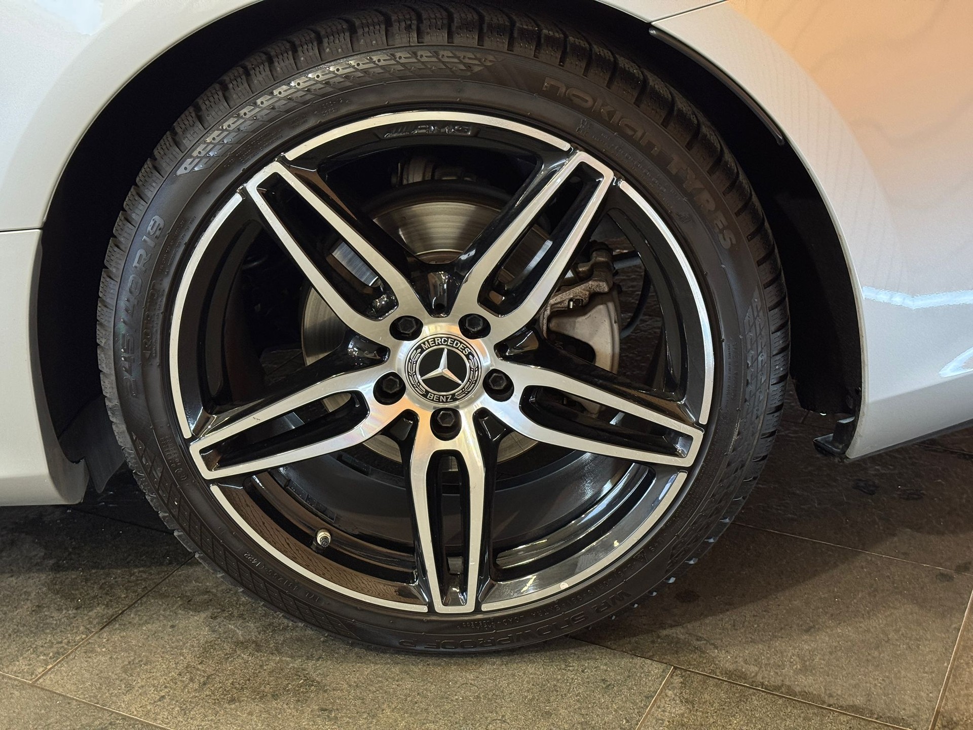 MERCEDES-BENZ E 220 d Cabriolet AMG Line 9G-Tronic-image-9
