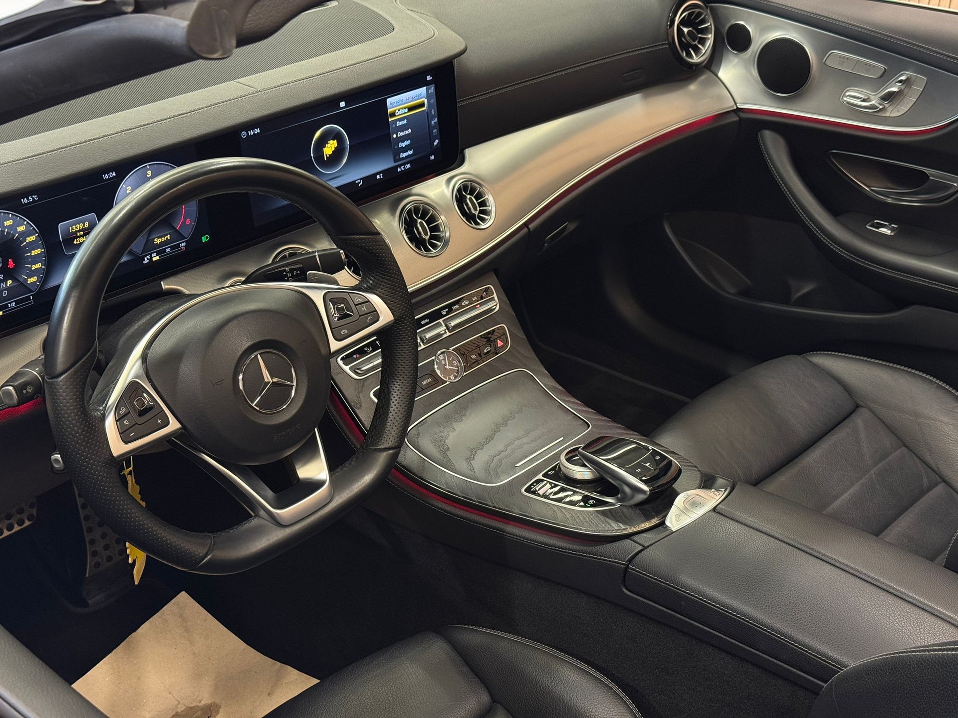MERCEDES-BENZ E 220 d Cabriolet AMG Line 9G-Tronic-image-10