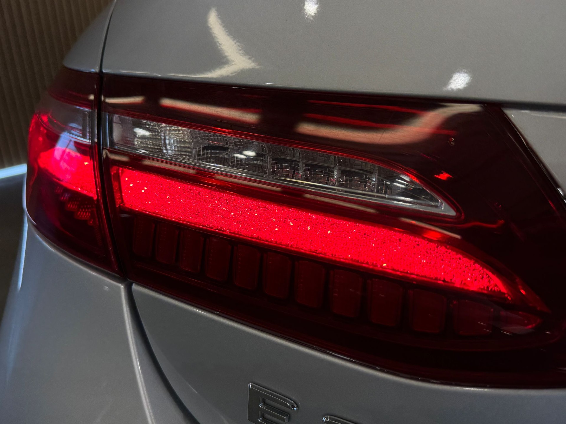 MERCEDES-BENZ E 220 d Cabriolet AMG Line 9G-Tronic-image-8