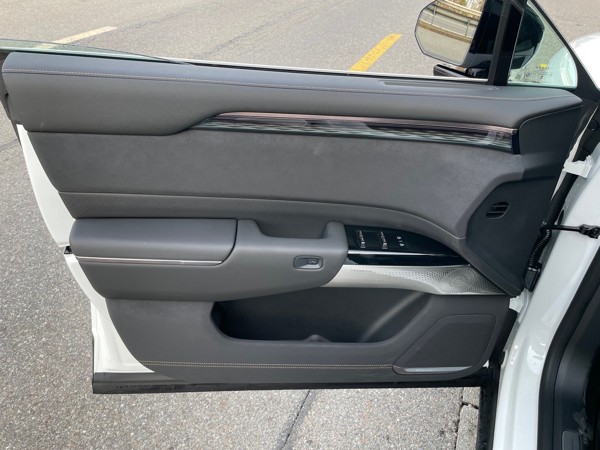 ZEEKR 7X Privilege AWD mit Comfort inkl. Cockpit Paket mit AHK-image-13