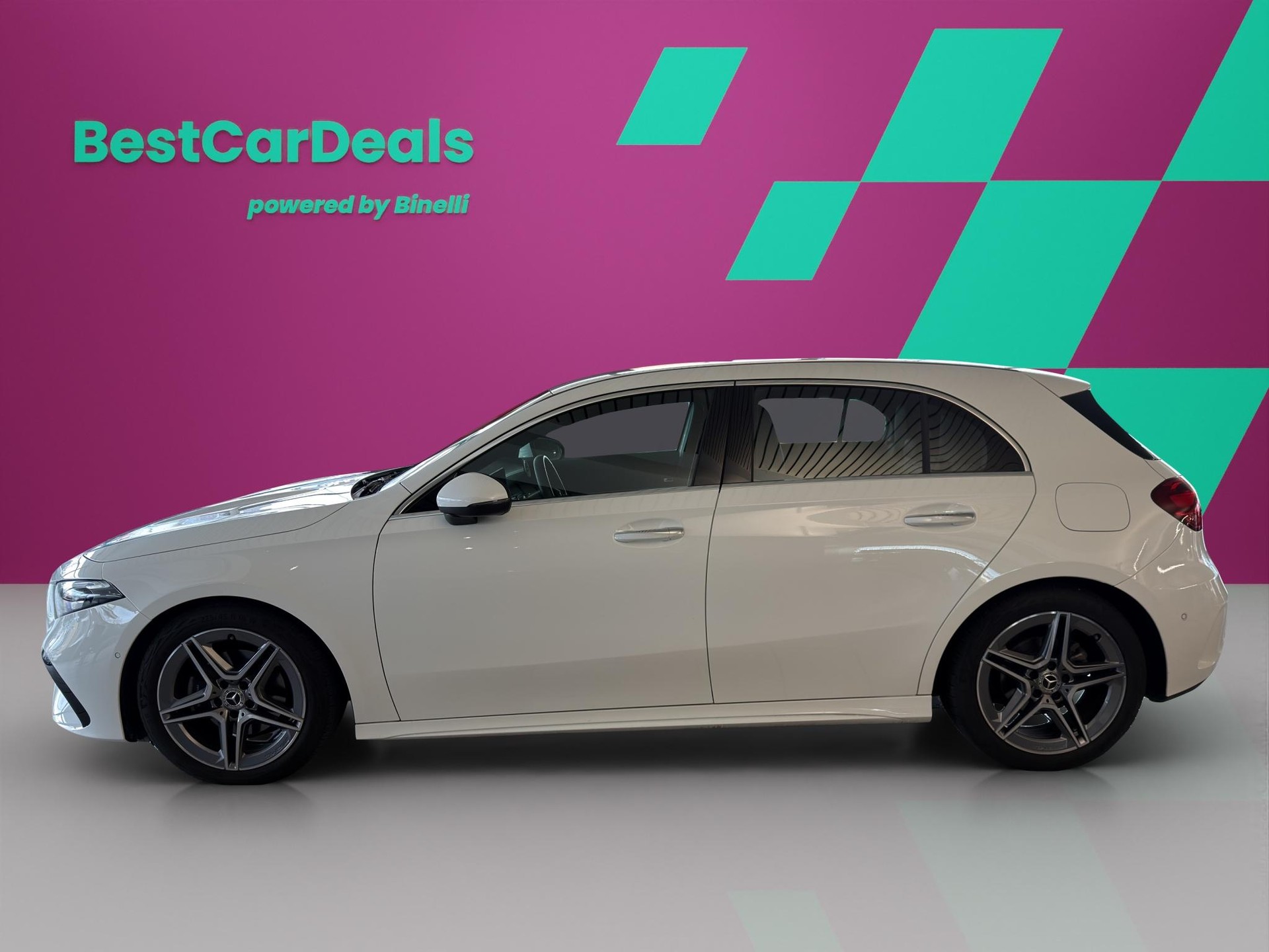 MERCEDES-BENZ A 200 d AMG Line-image-5