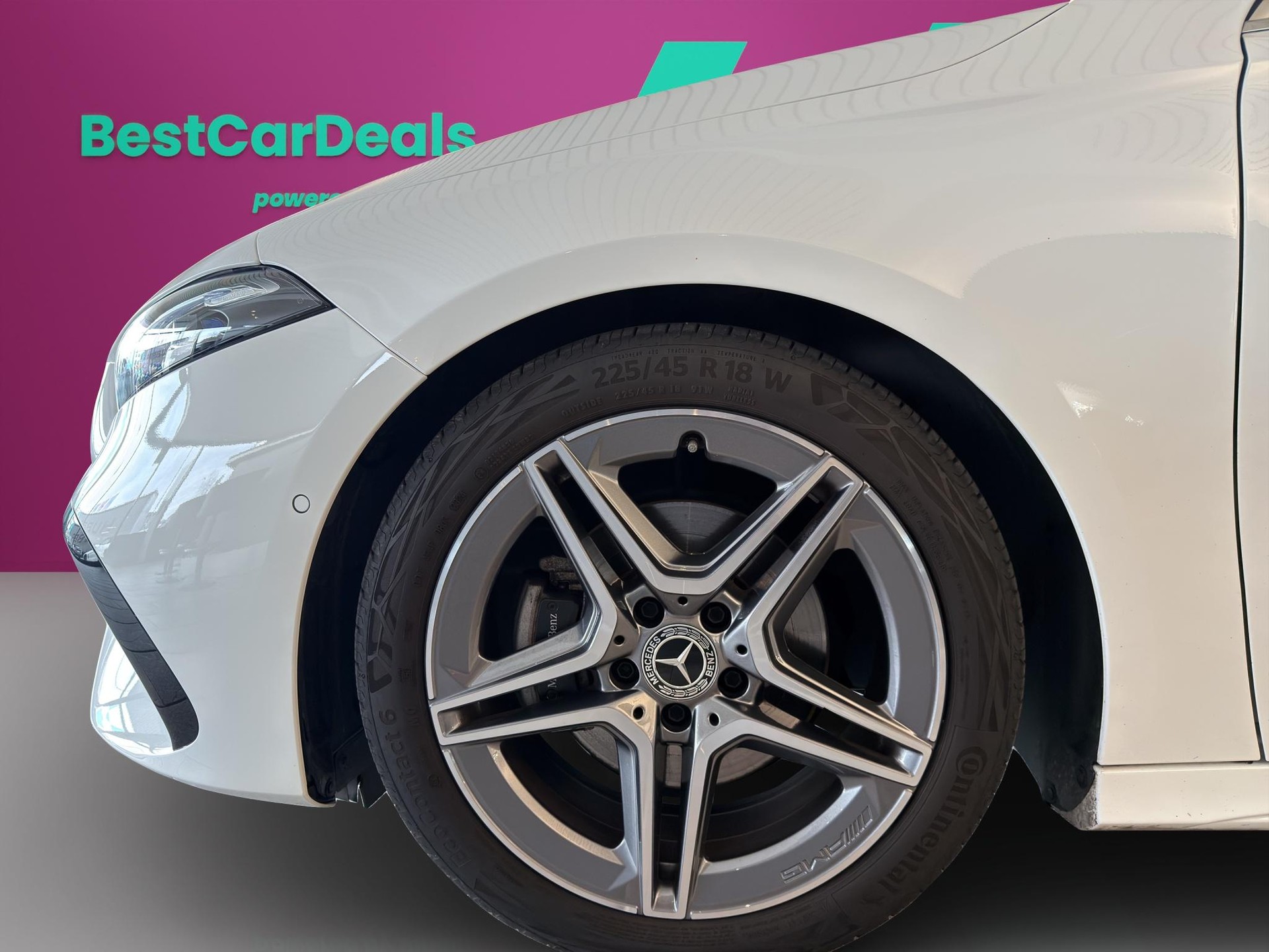 MERCEDES-BENZ A 200 d AMG Line-image-8