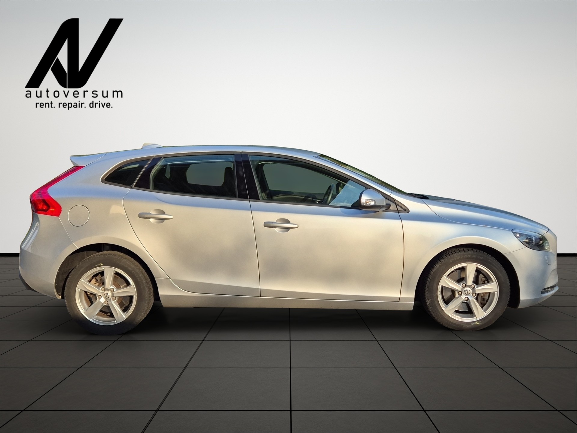 VOLVO V40 D3 Momentum Geartronic-image-7