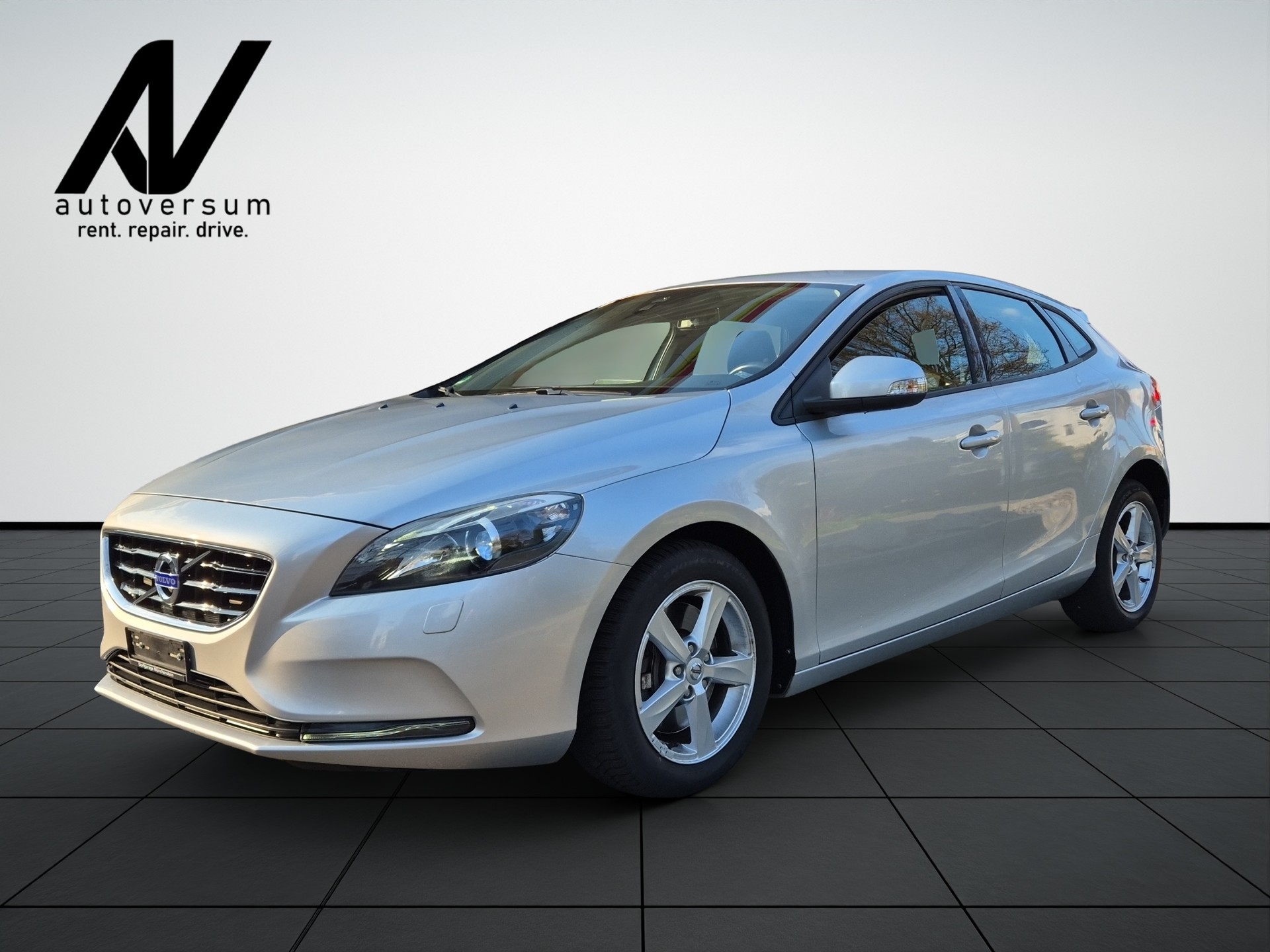 VOLVO V40 D3 Momentum Geartronic-image-2