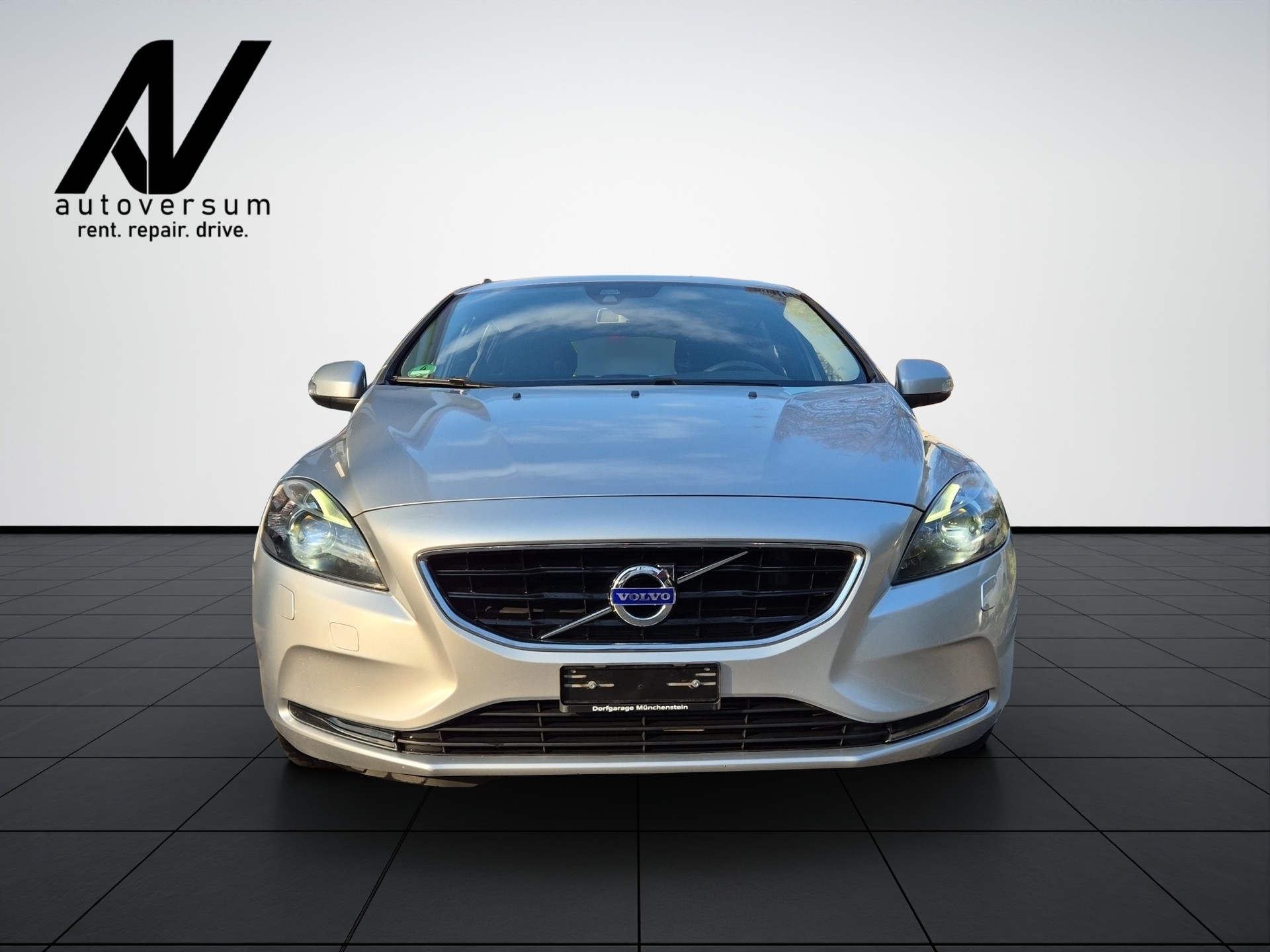 VOLVO V40 D3 Momentum Geartronic-image-1